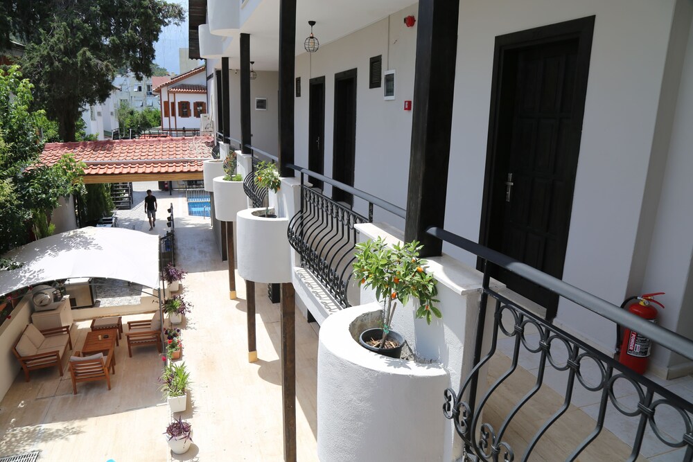 Derin Luxury Hotel