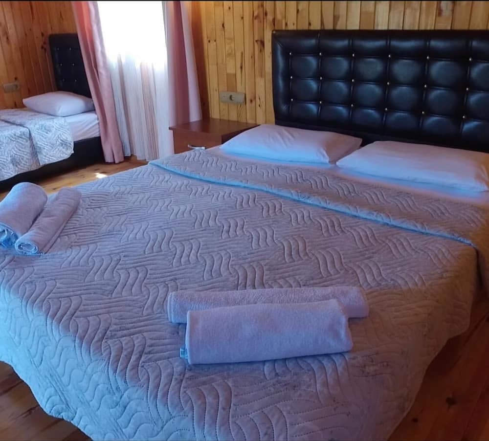 Happy Hotel