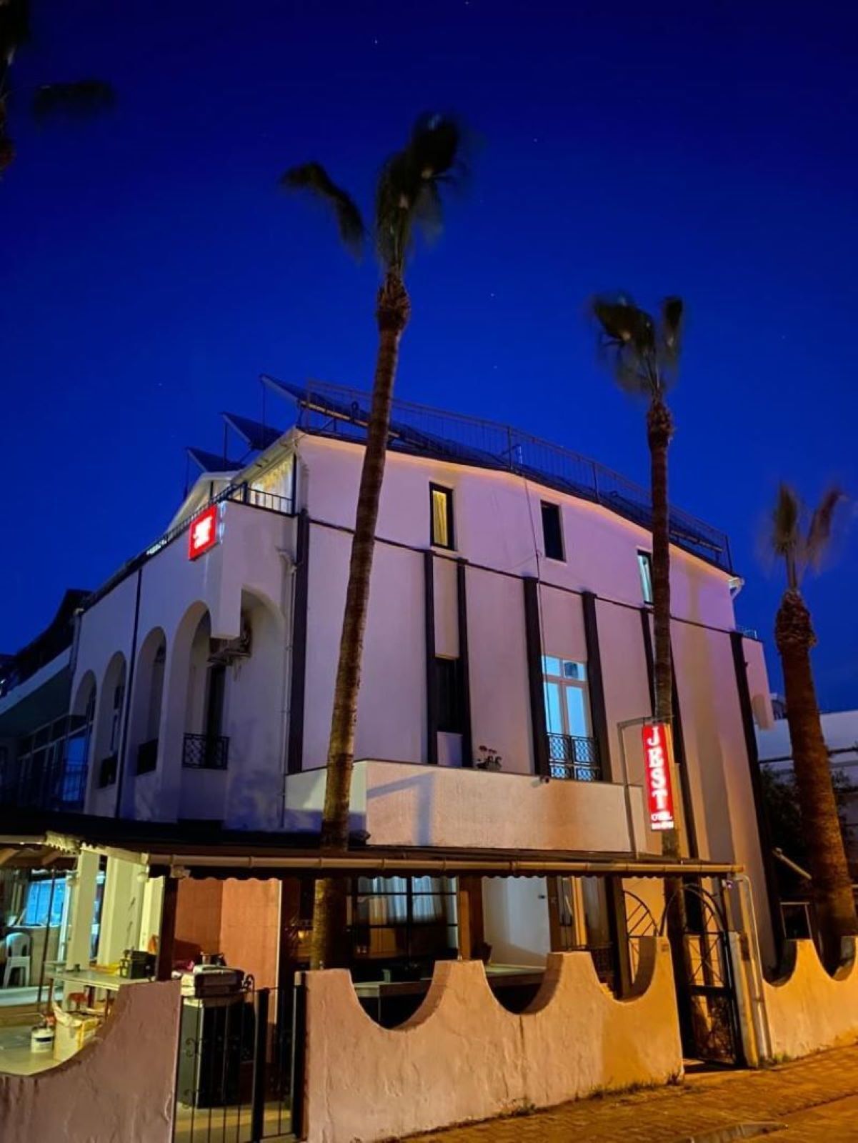 Jest Otel