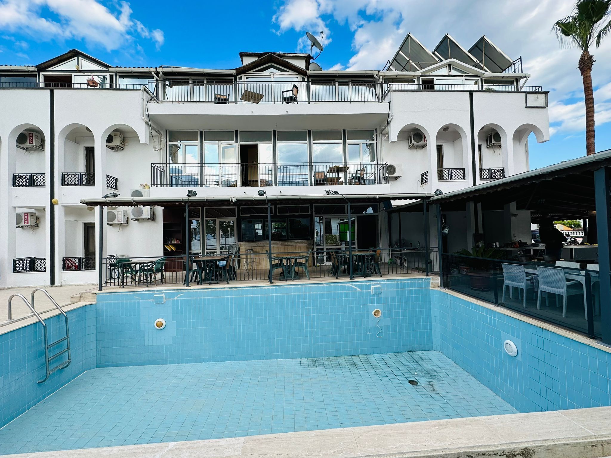 Jest Otel