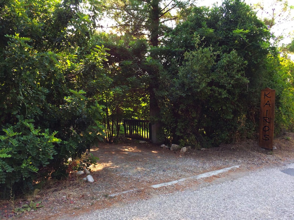 Kairos Bungalows