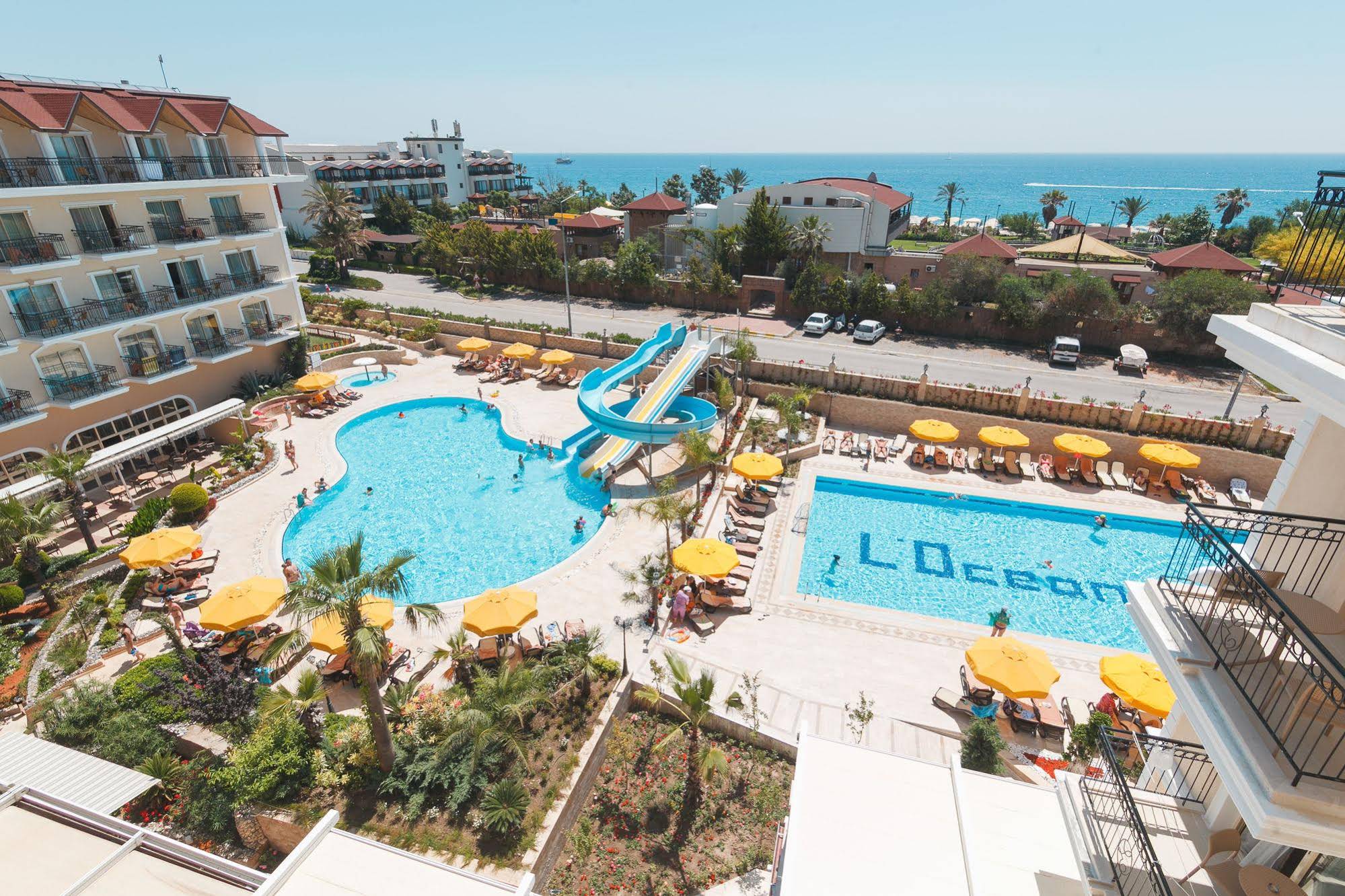 L'oceanica Beach Resort Hotel