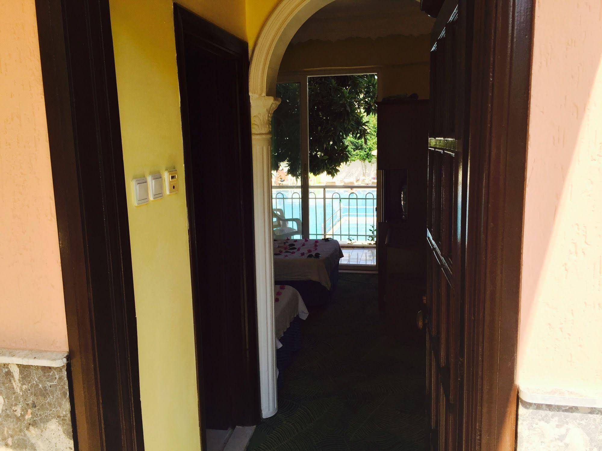 Paradise Hotel