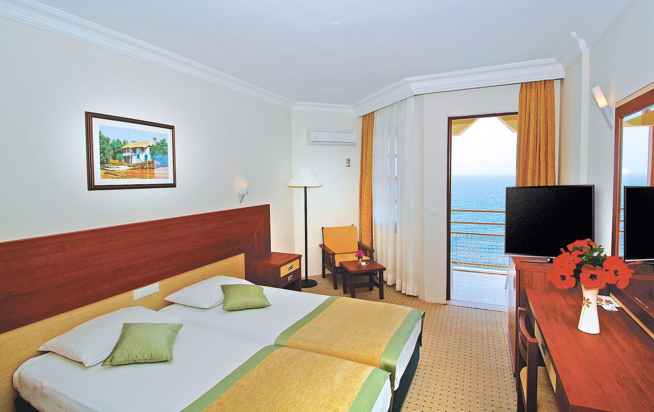 Anitas Beach Hotel