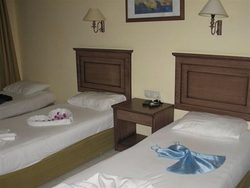 Club Tropical Beach Hotel
