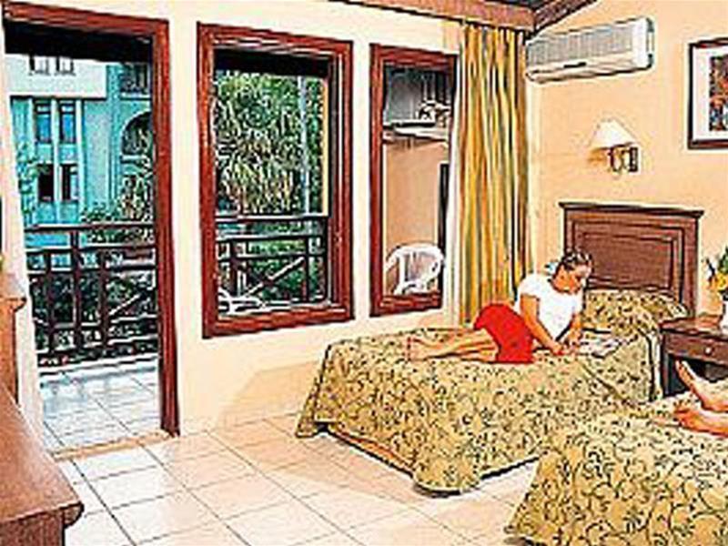Club Tropical Beach Hotel
