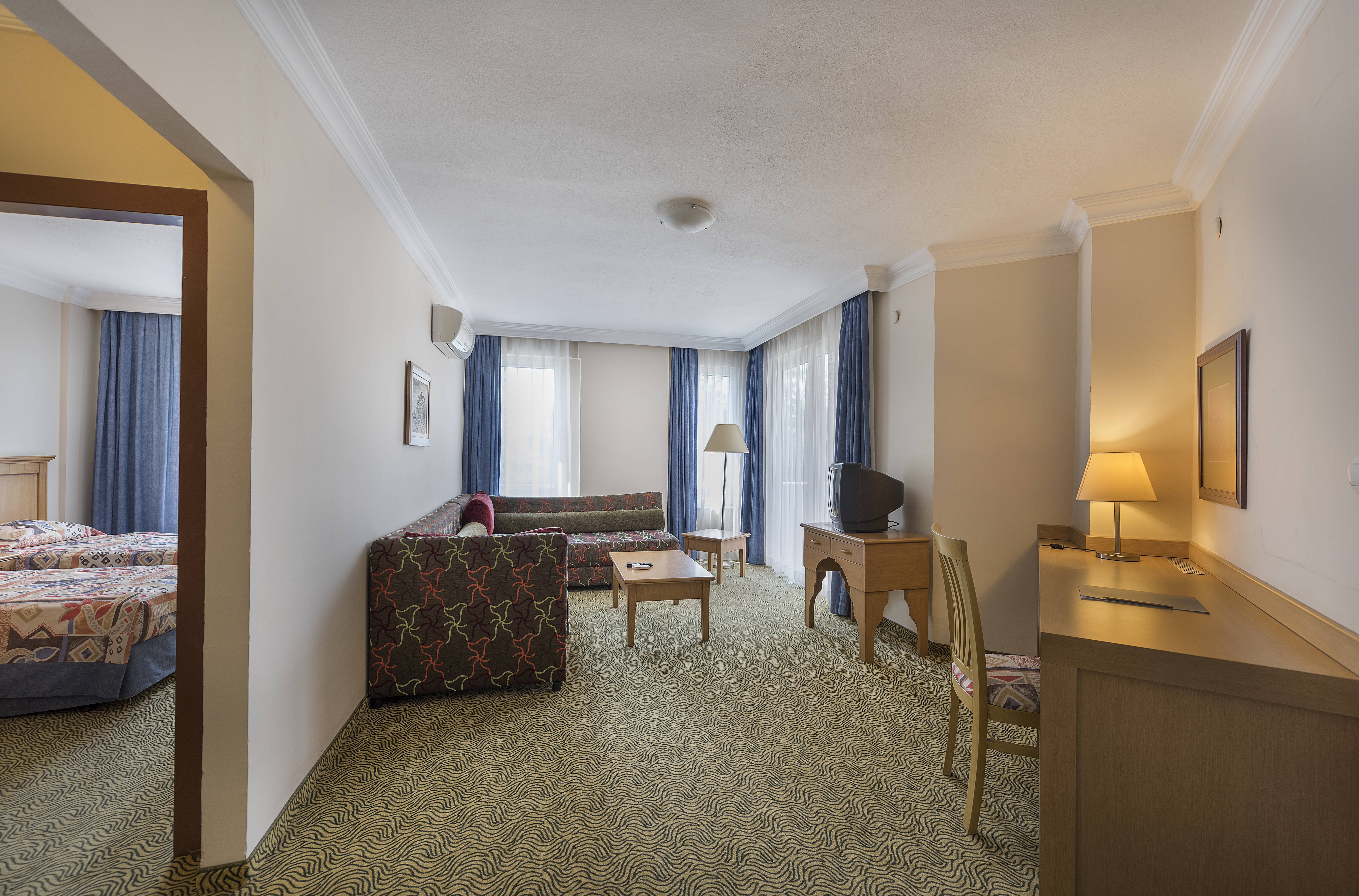 Royal Garden Suit Hotel