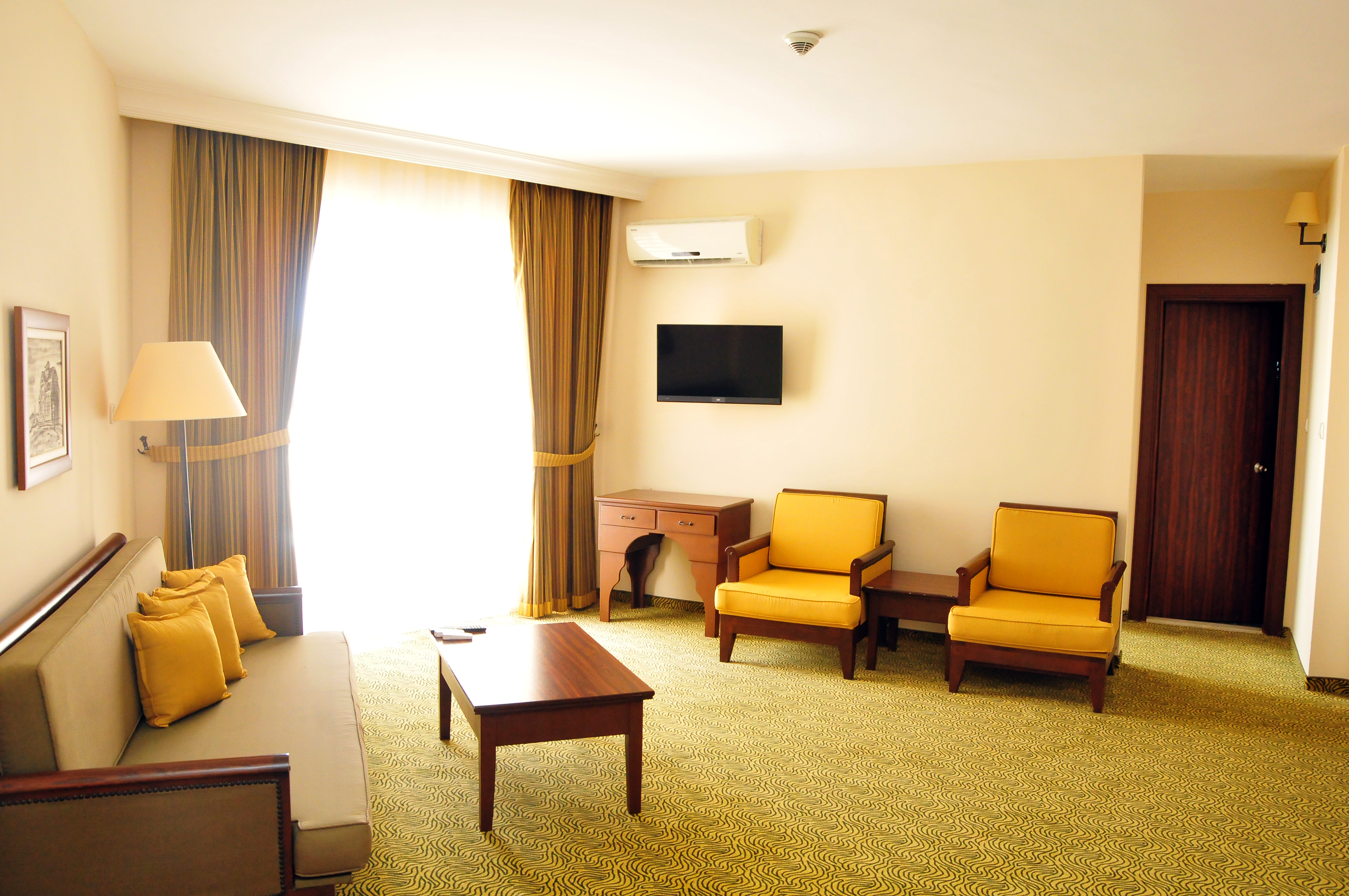 Royal Garden Suit Hotel