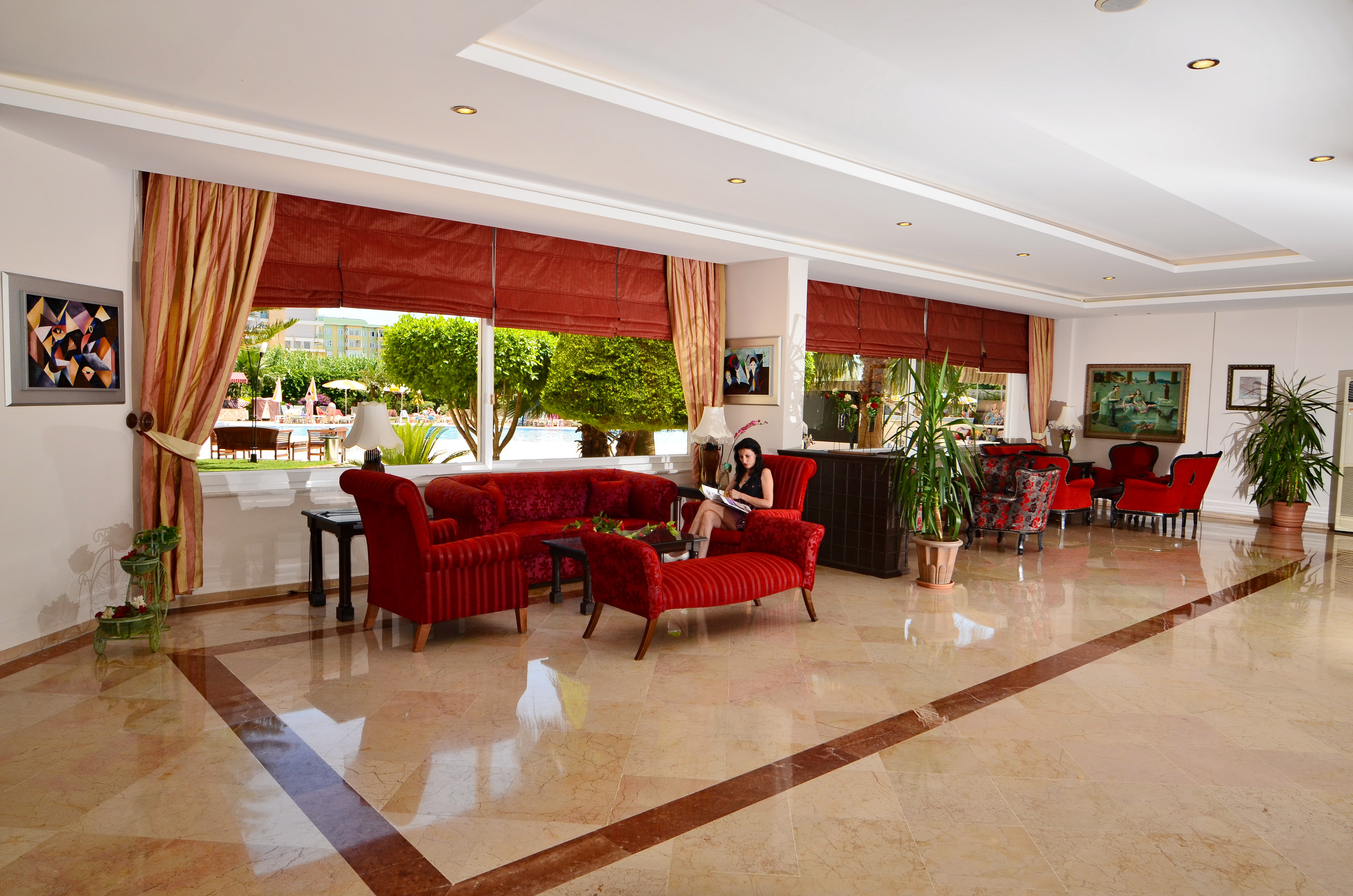 Royal Garden Suit Hotel