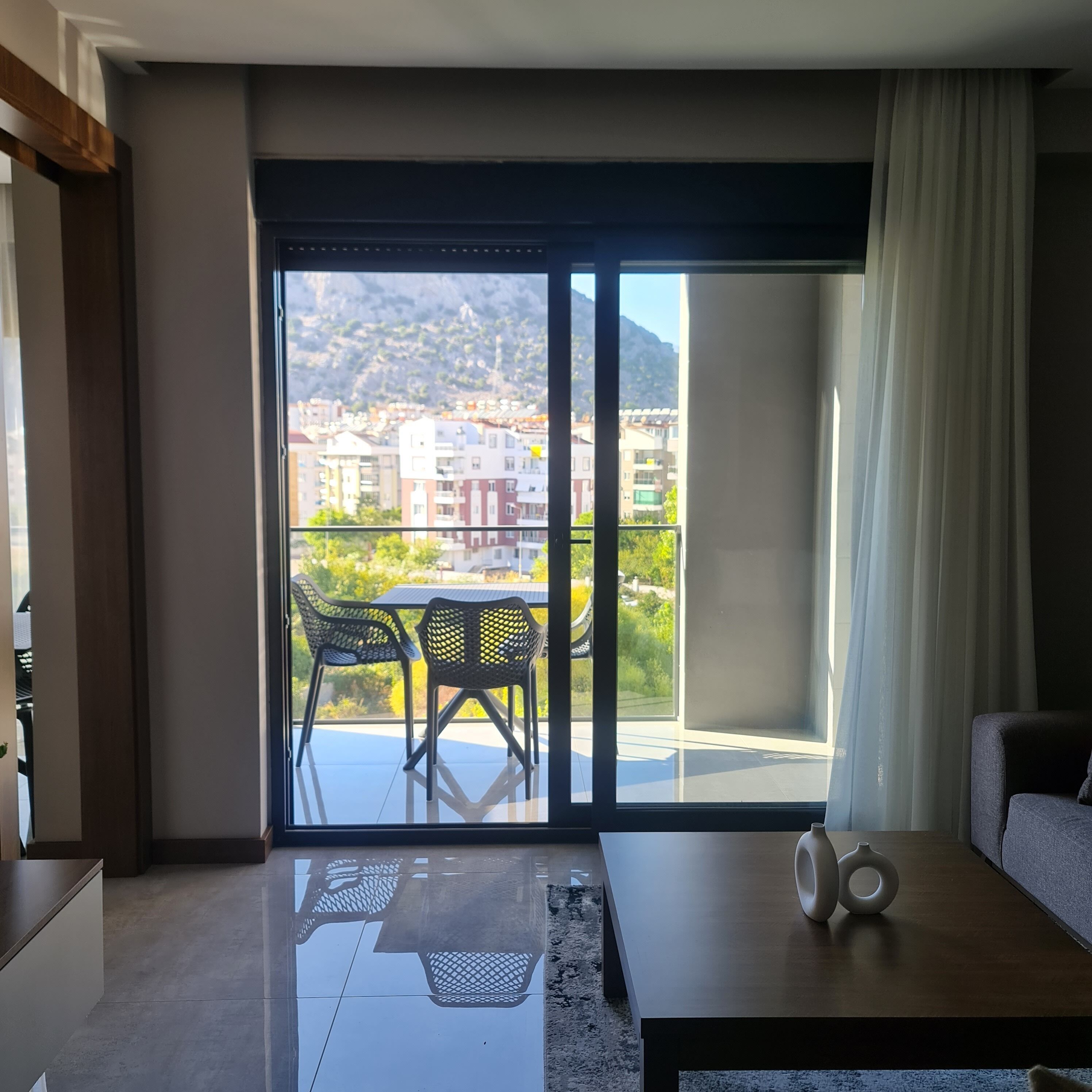 Bi Suites