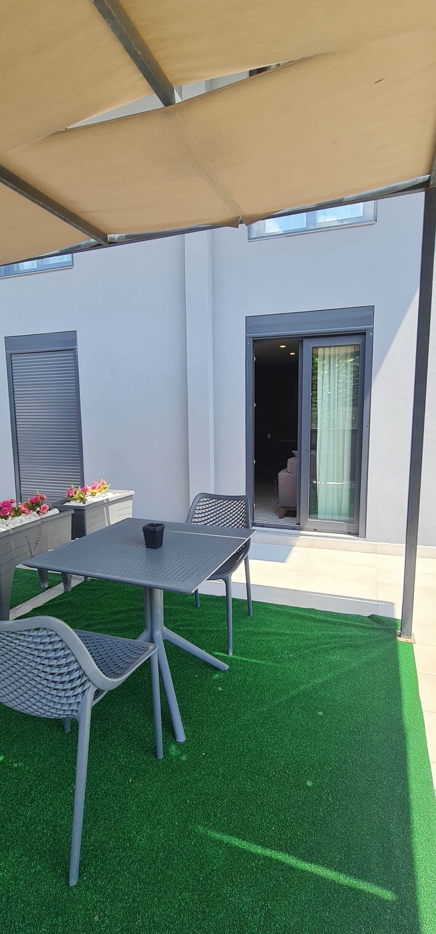 Bi Suites