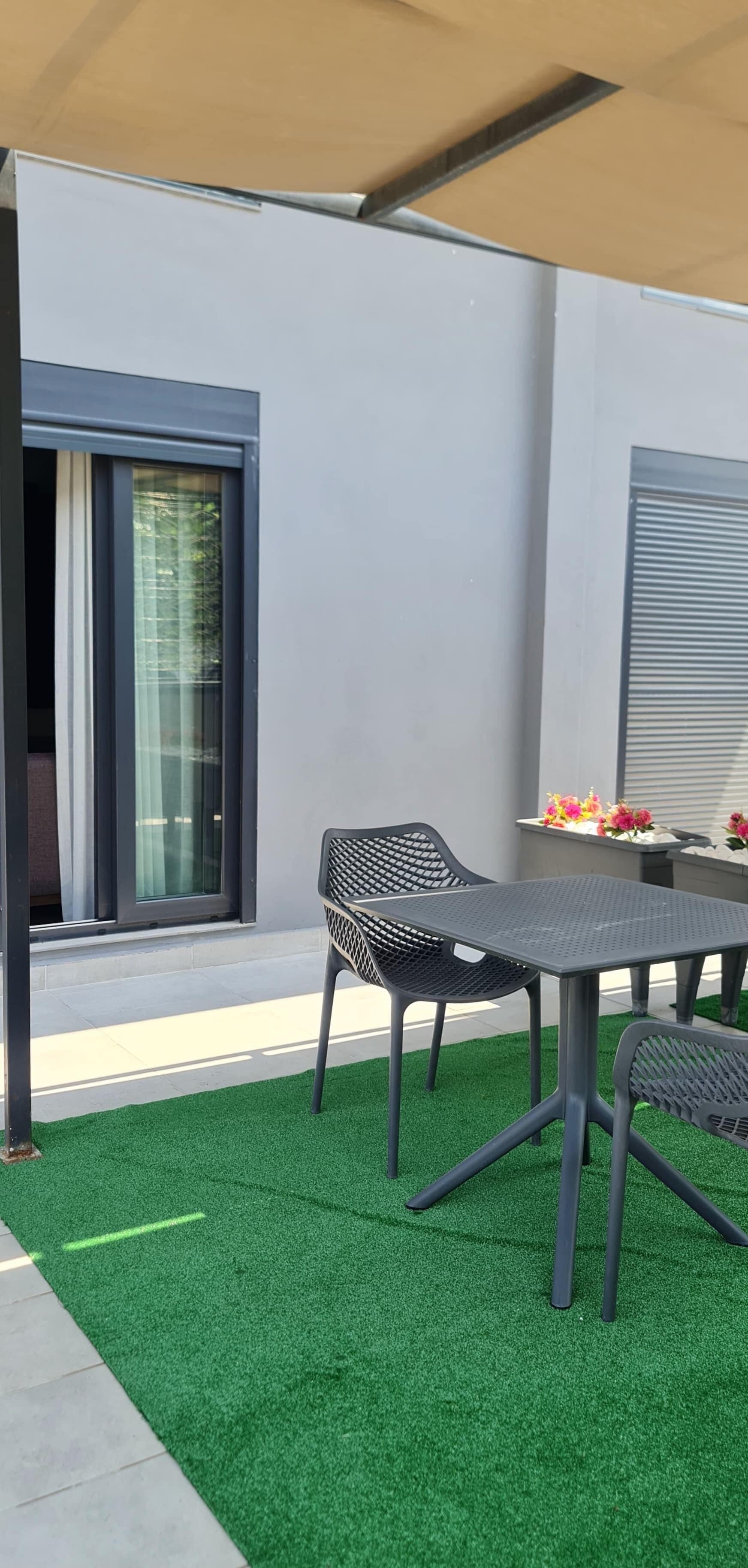 Bi Suites