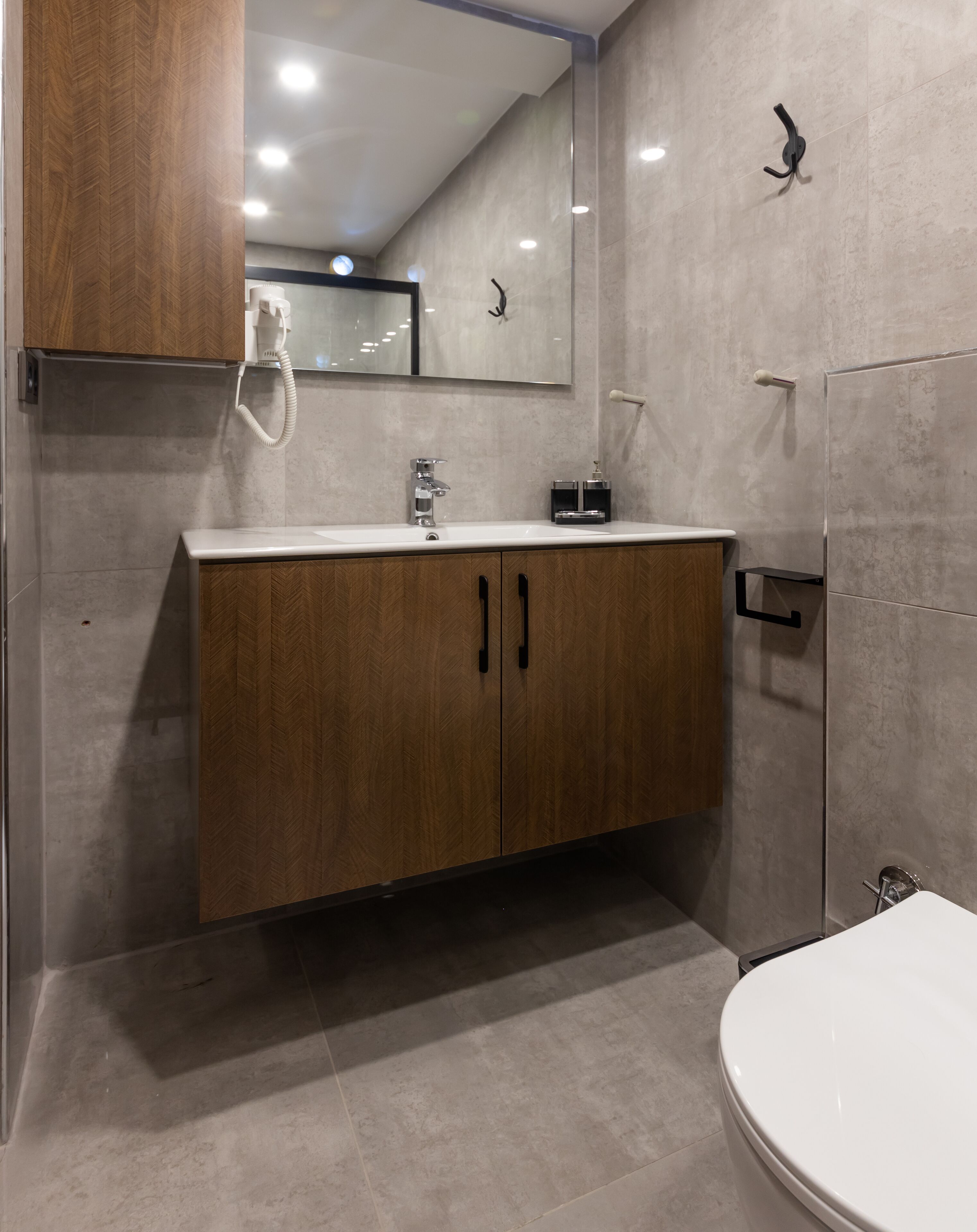 Bi Suites