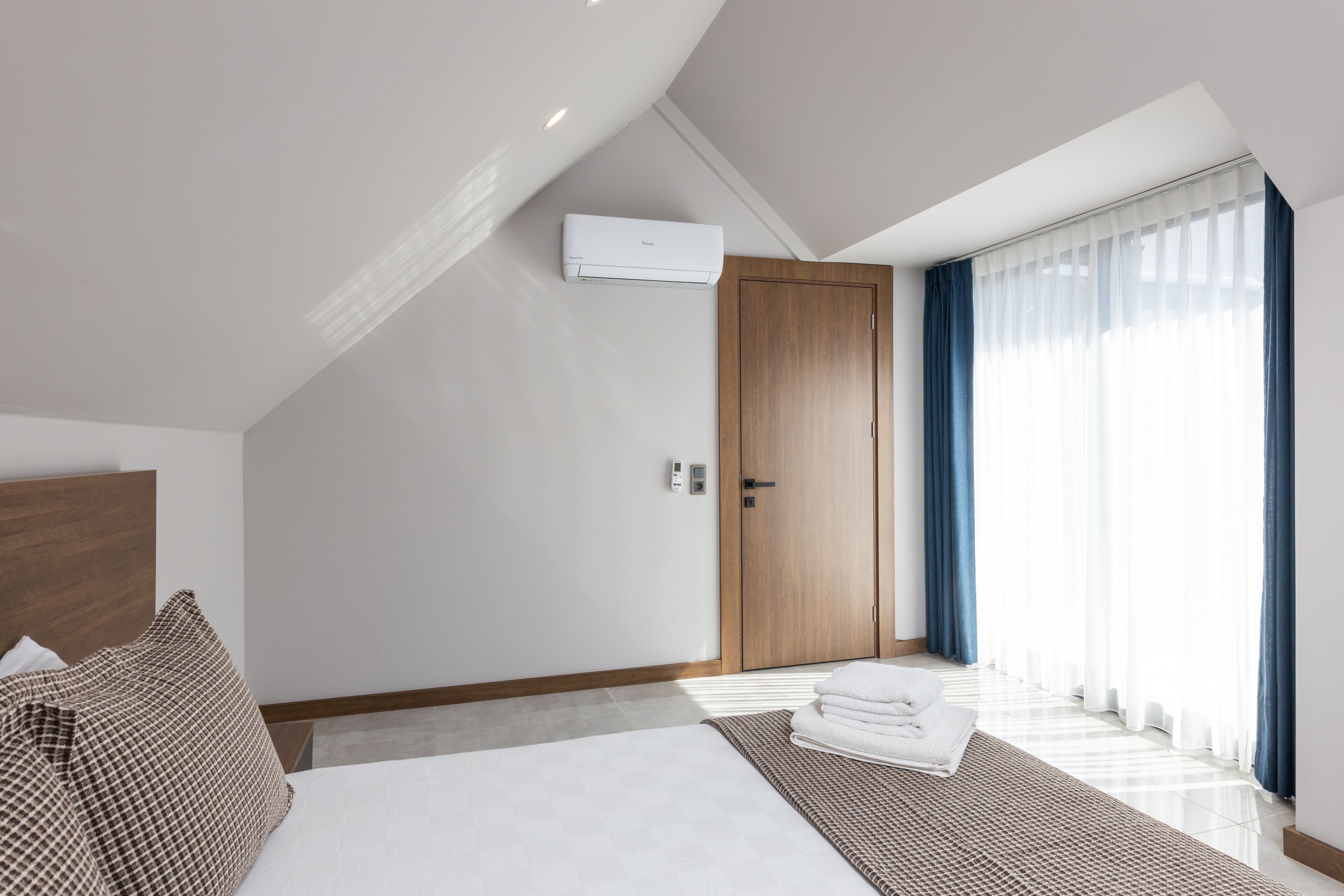 Bi Suites