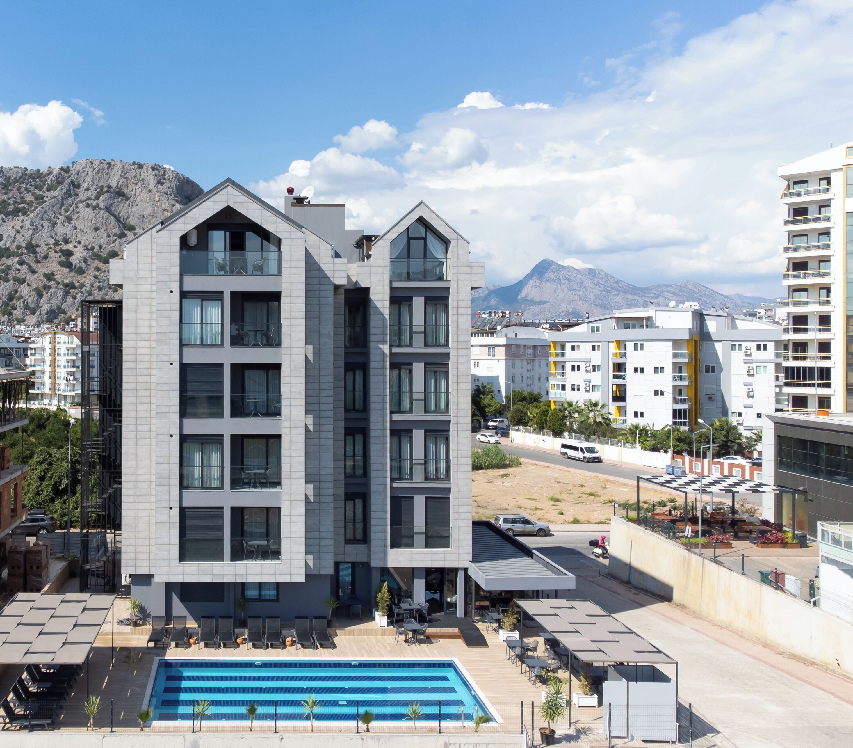 Bi Suites