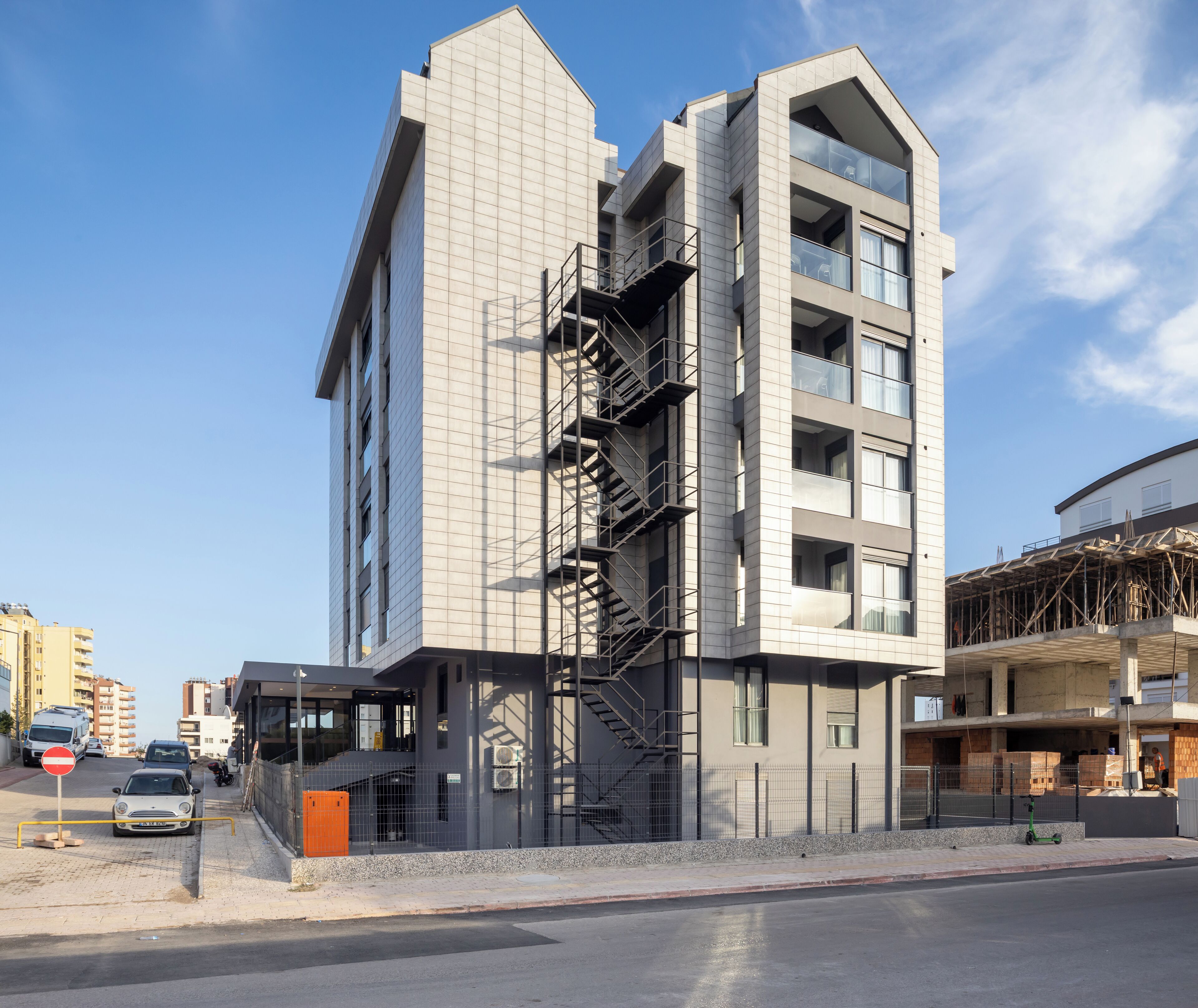 Bi Suites