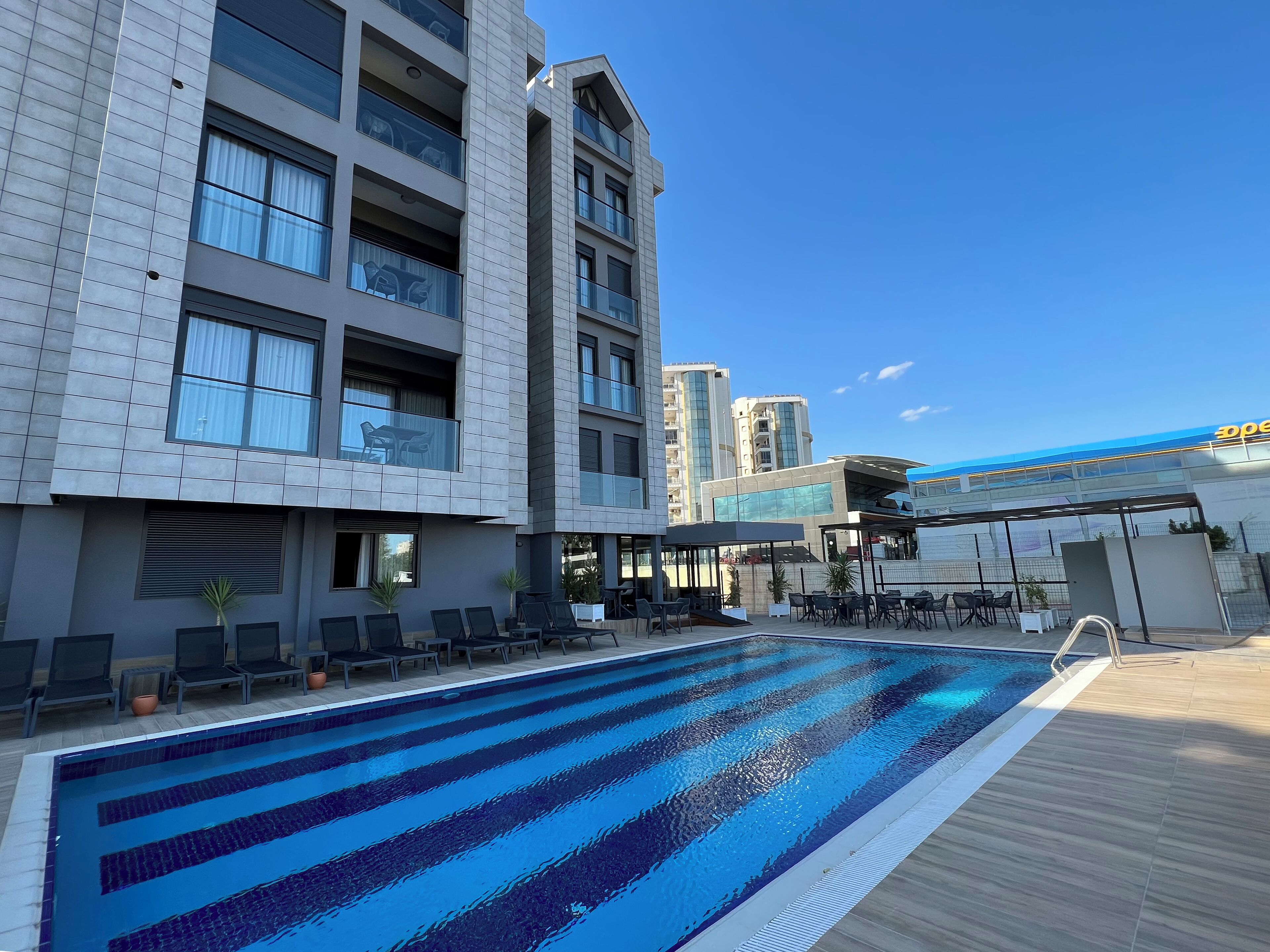 Bi Suites