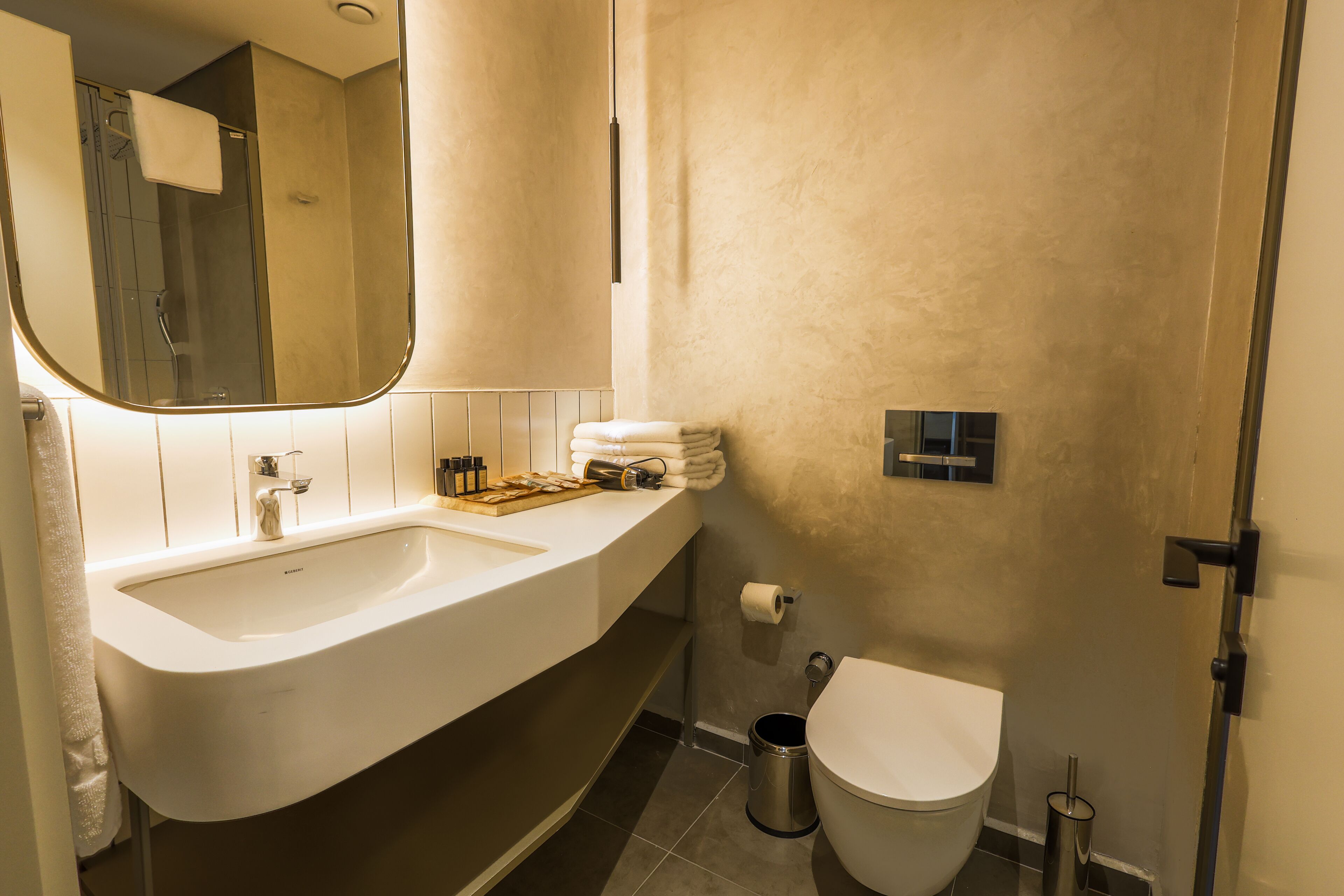 Four Hills Hotel