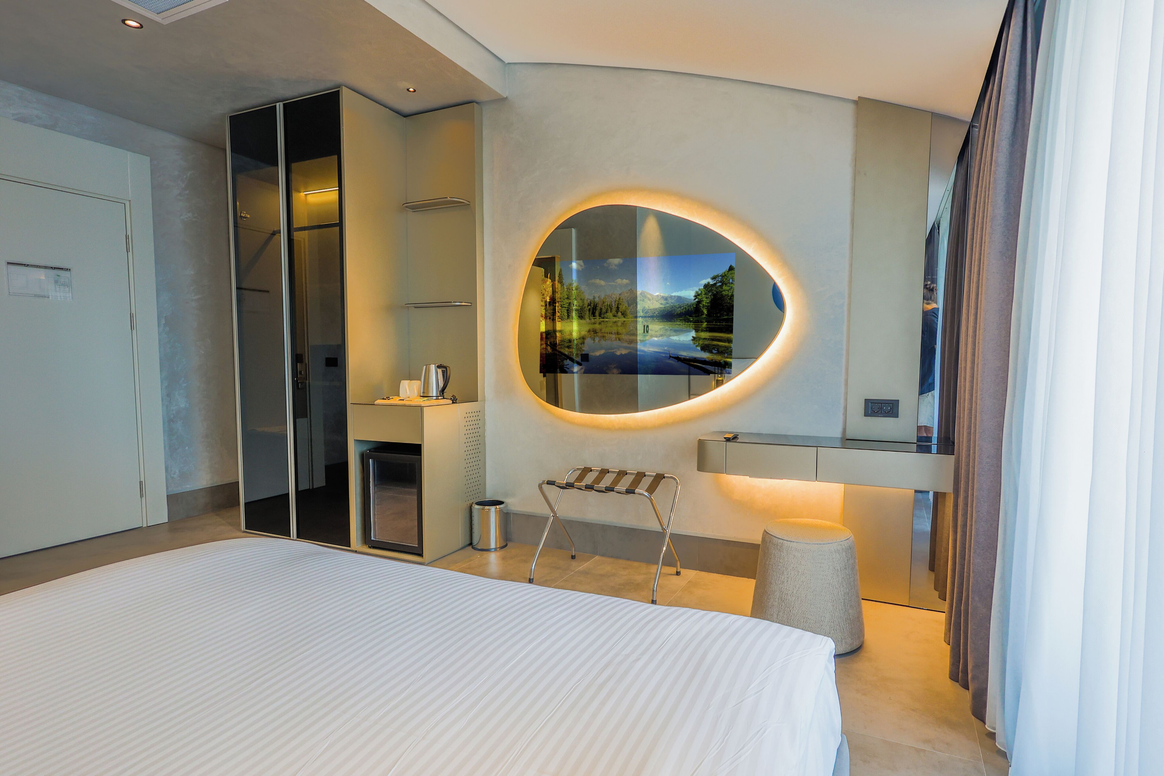 Four Hills Hotel