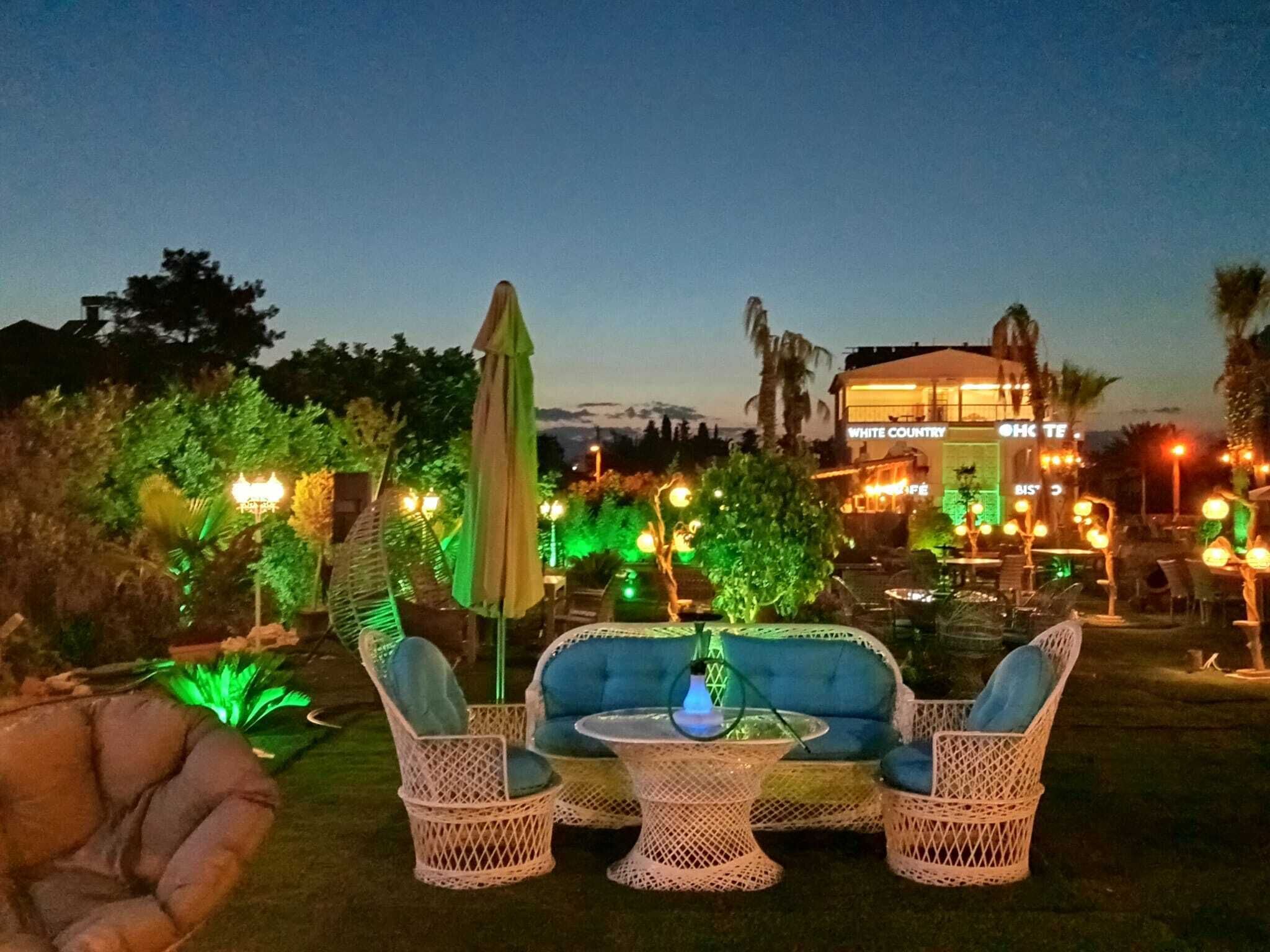 White Country Hotel