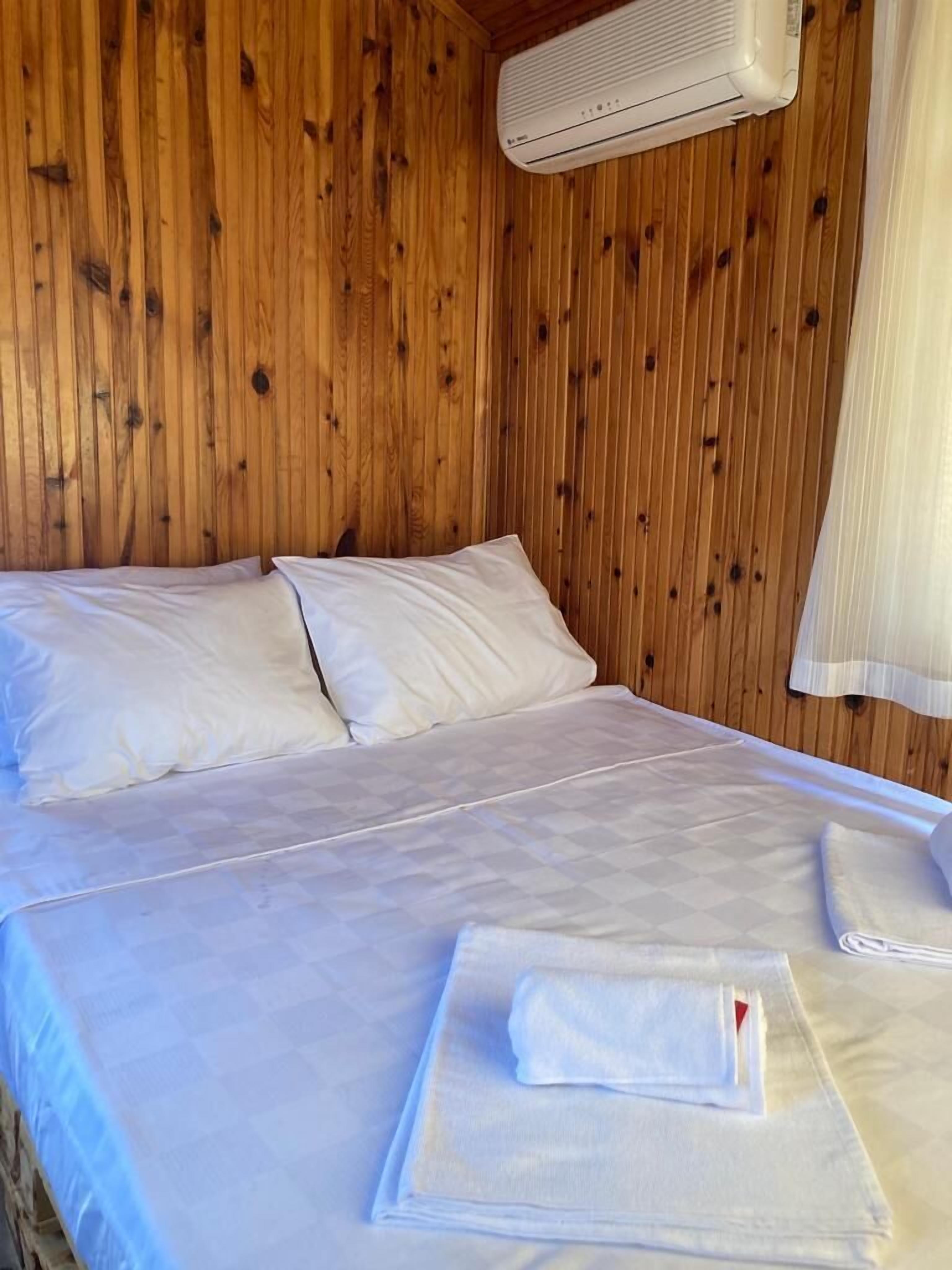 Rosebud Lodge