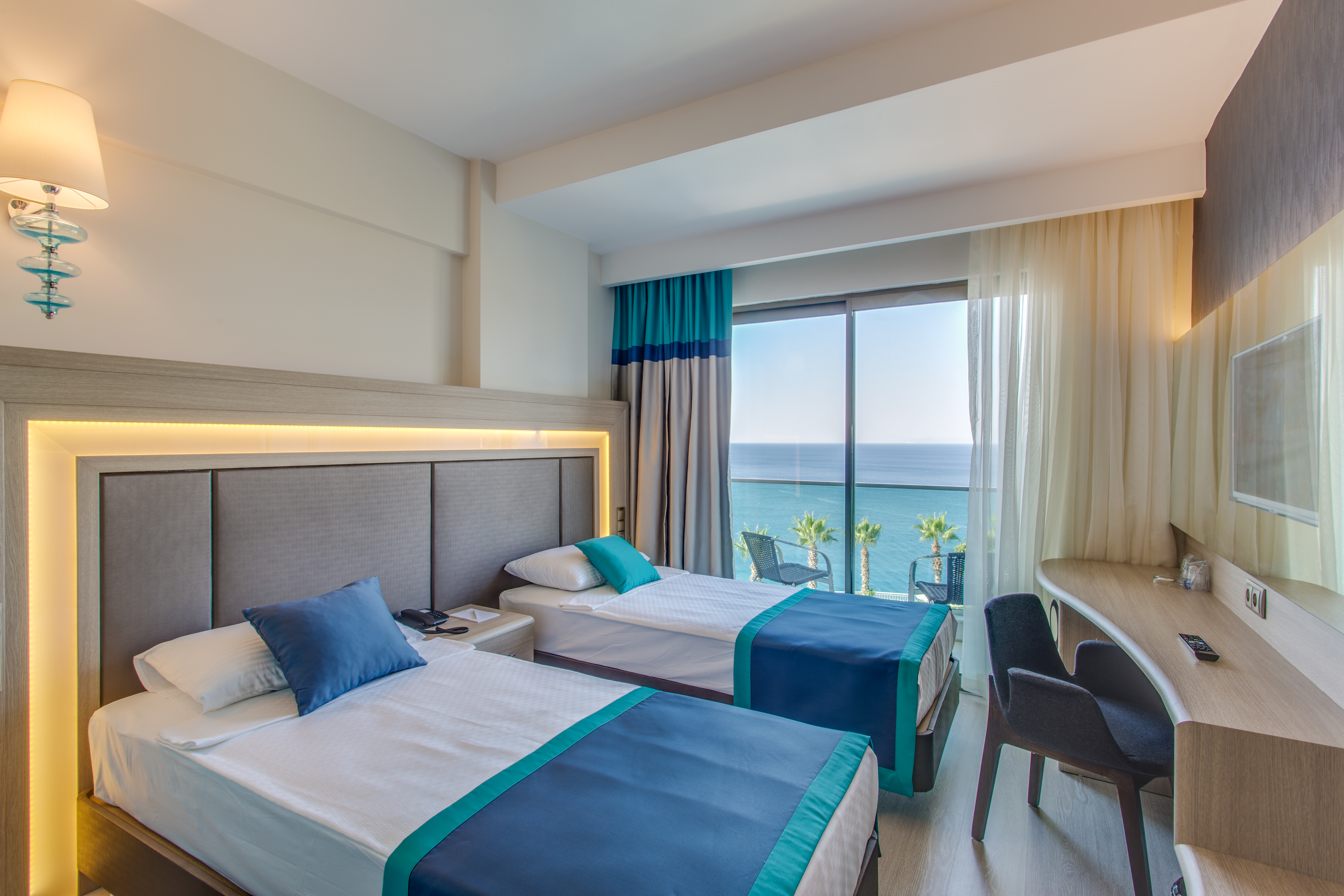 Falcon Hotel