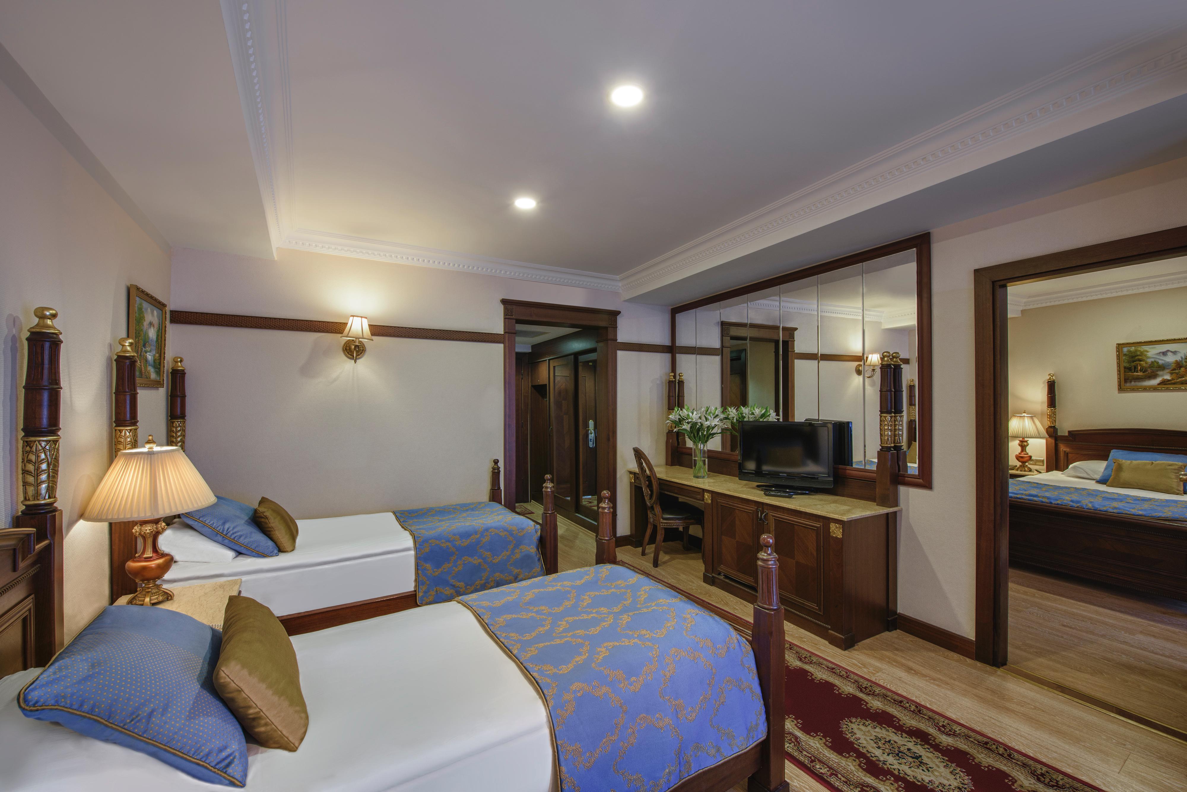 Delphin Palace