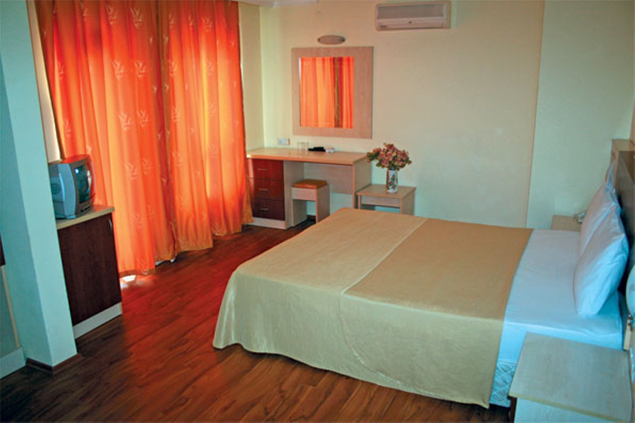 Lara Dinc Hotel
