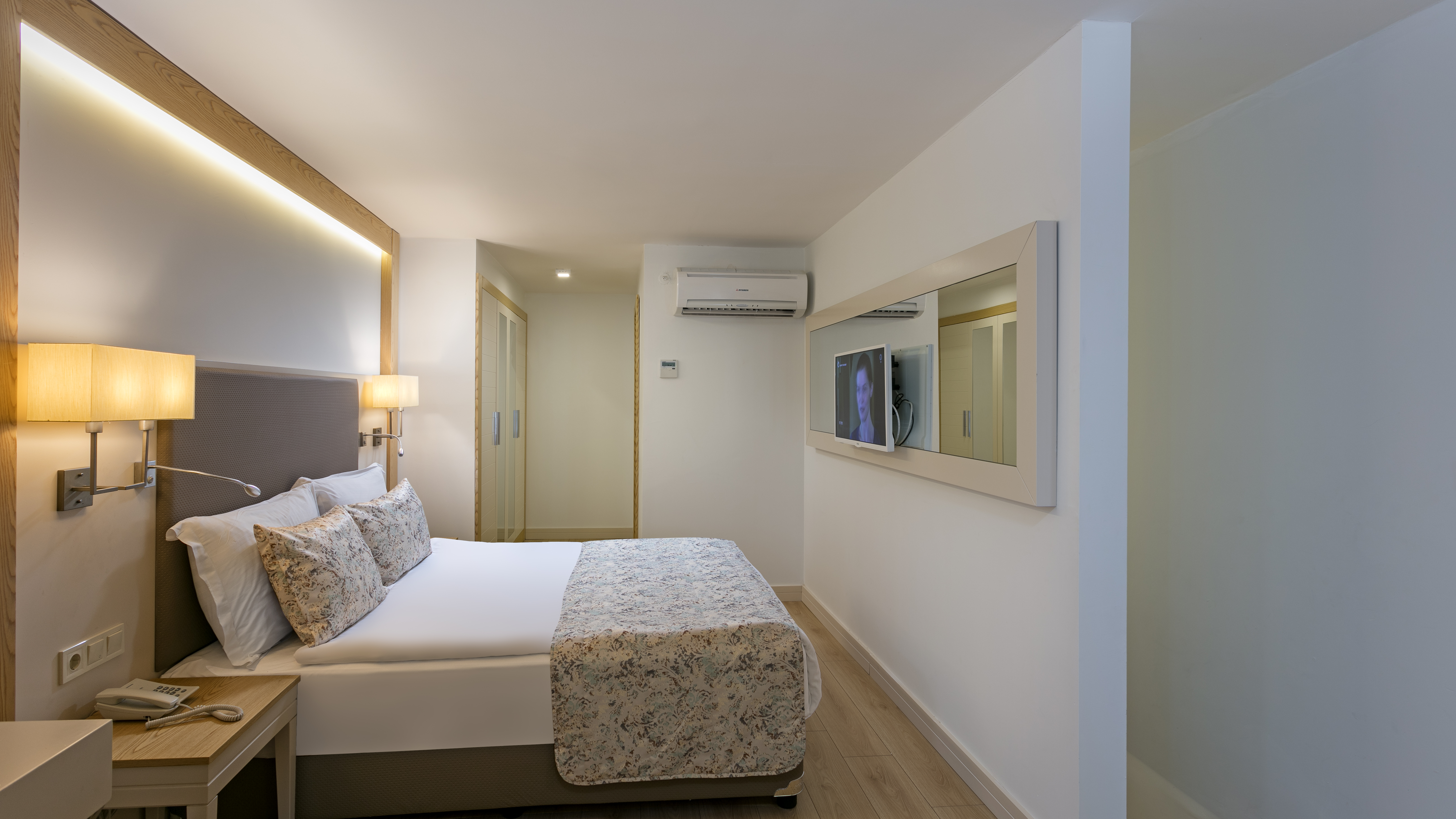 Glamour Resort & Spa