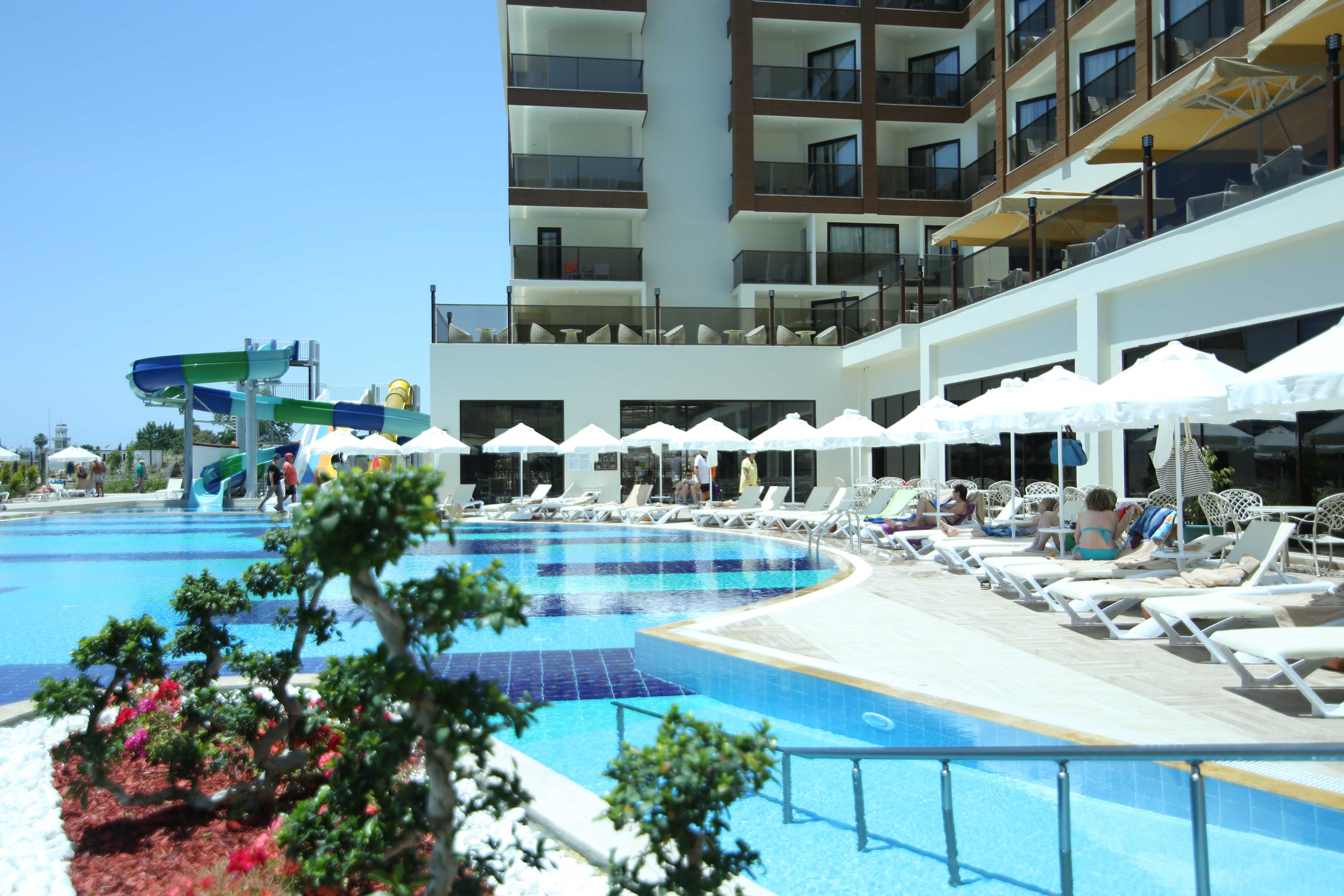 Glamour Resort & Spa