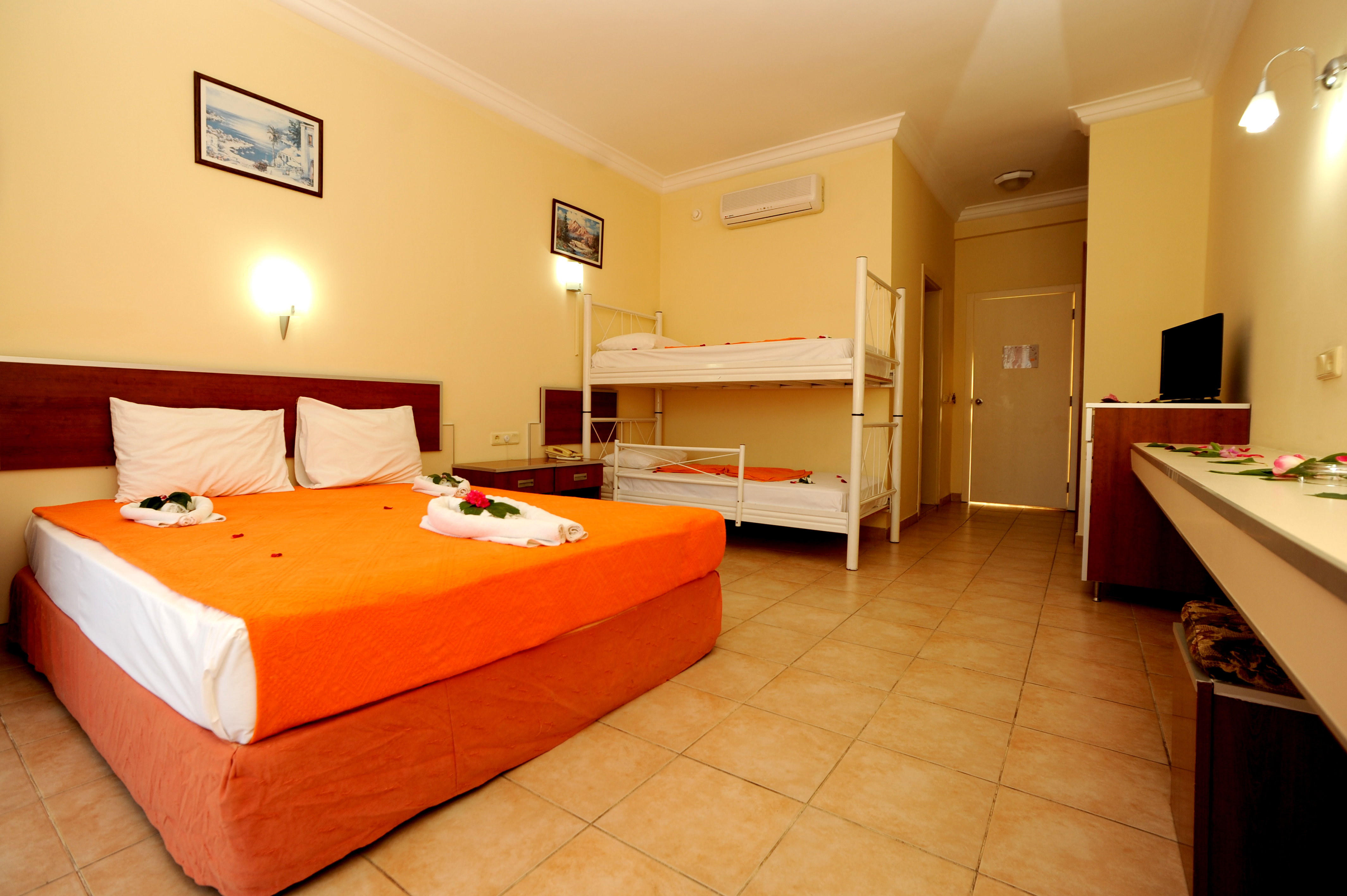 Sayanora Hotel
