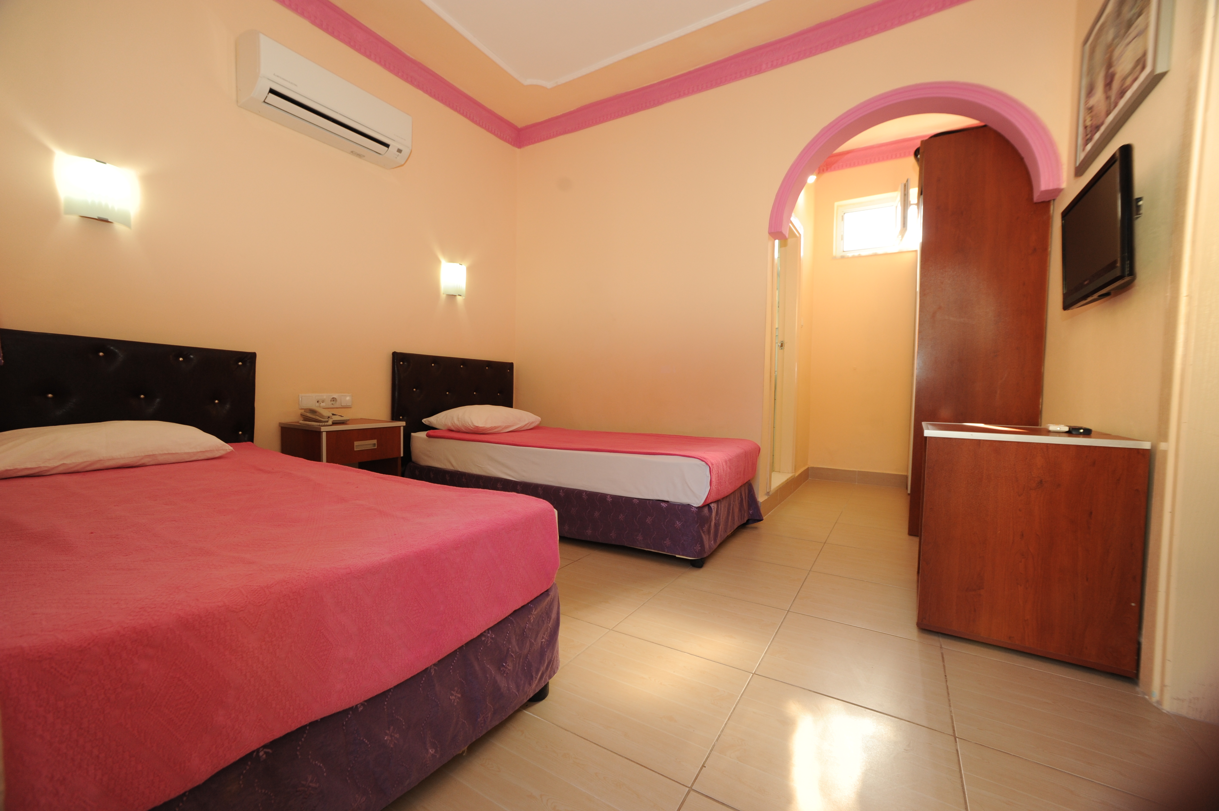 Sayanora Hotel