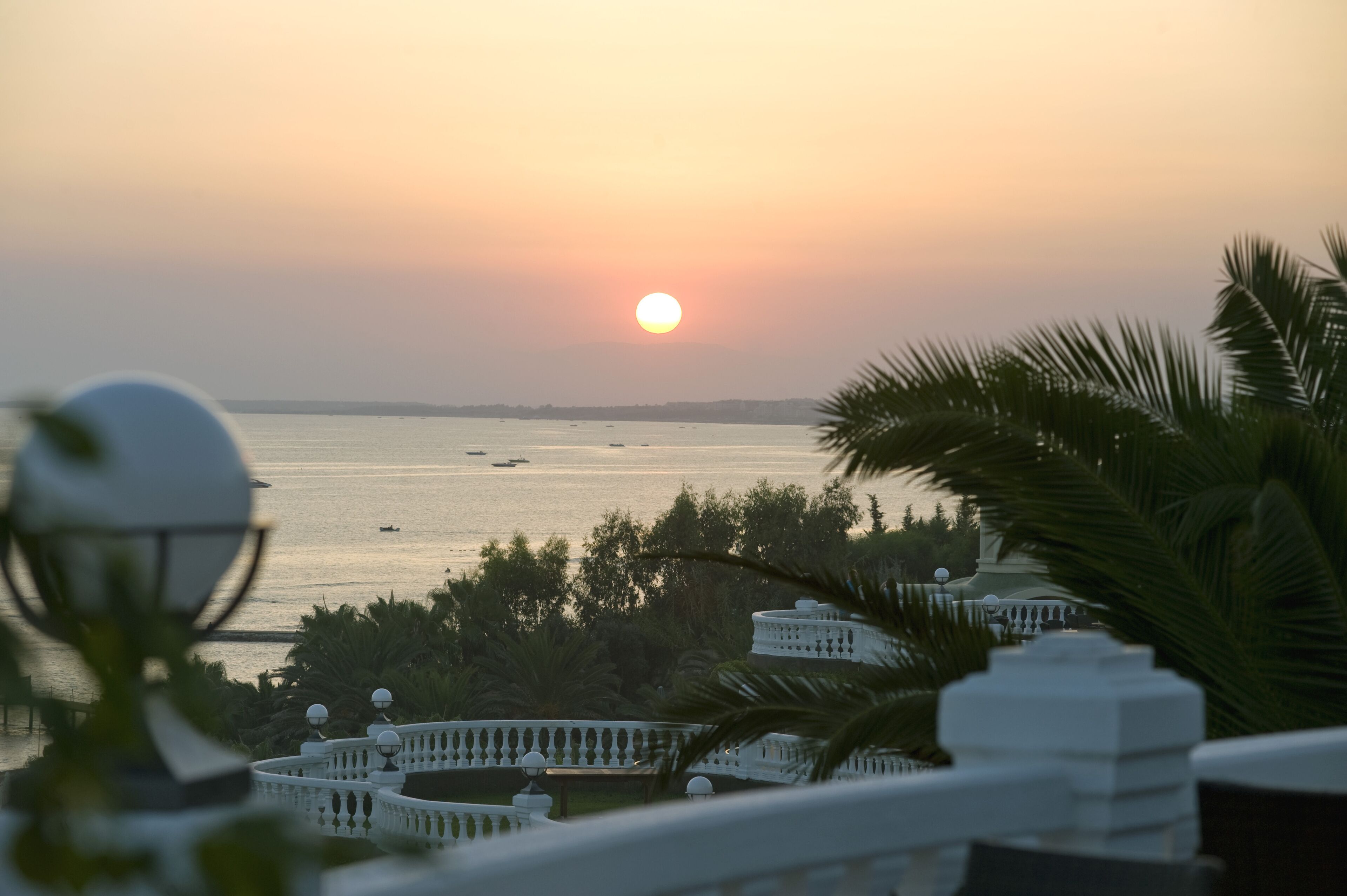 Sunrise Queen Luxury Hotel
