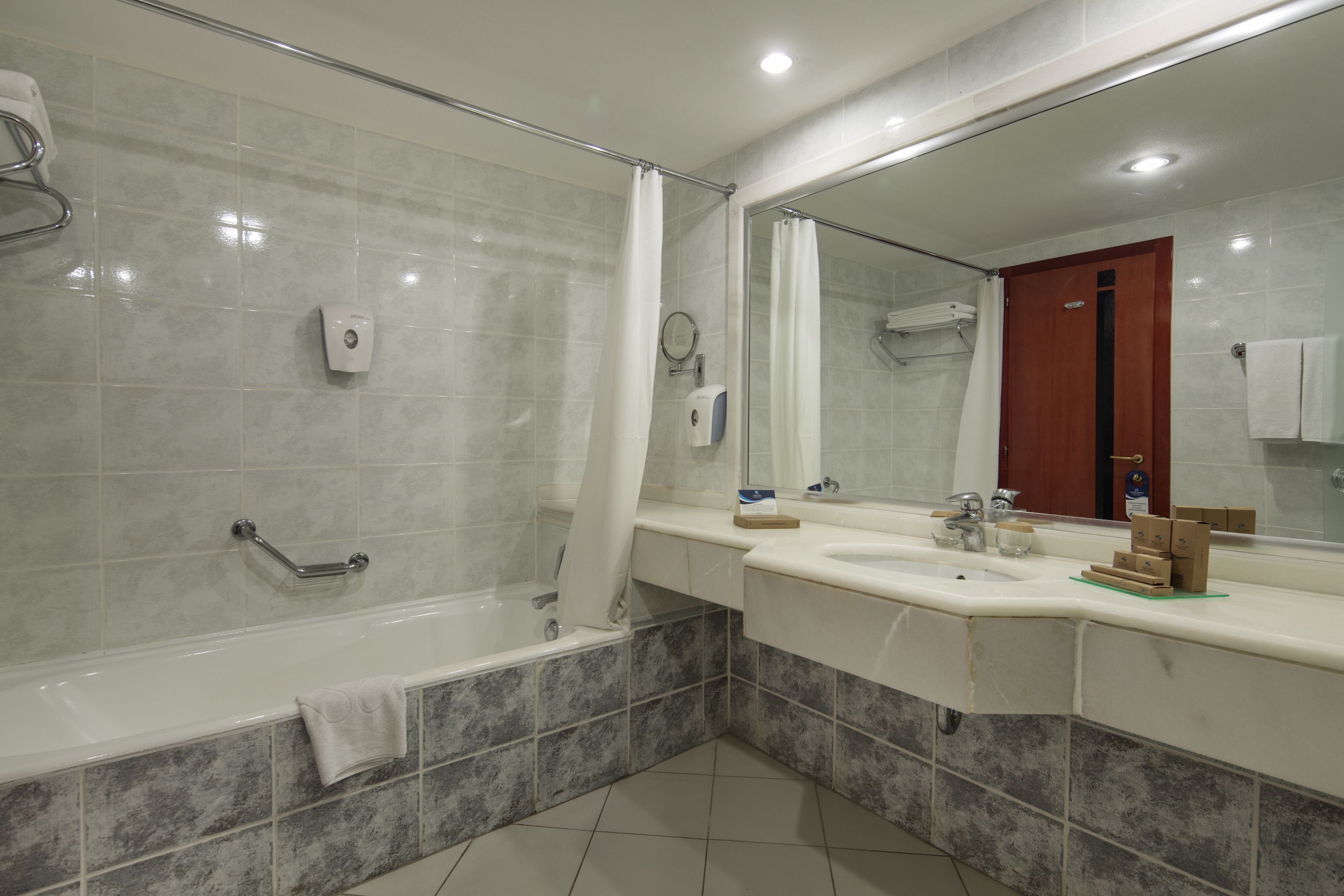 Sunrise Queen Luxury Hotel