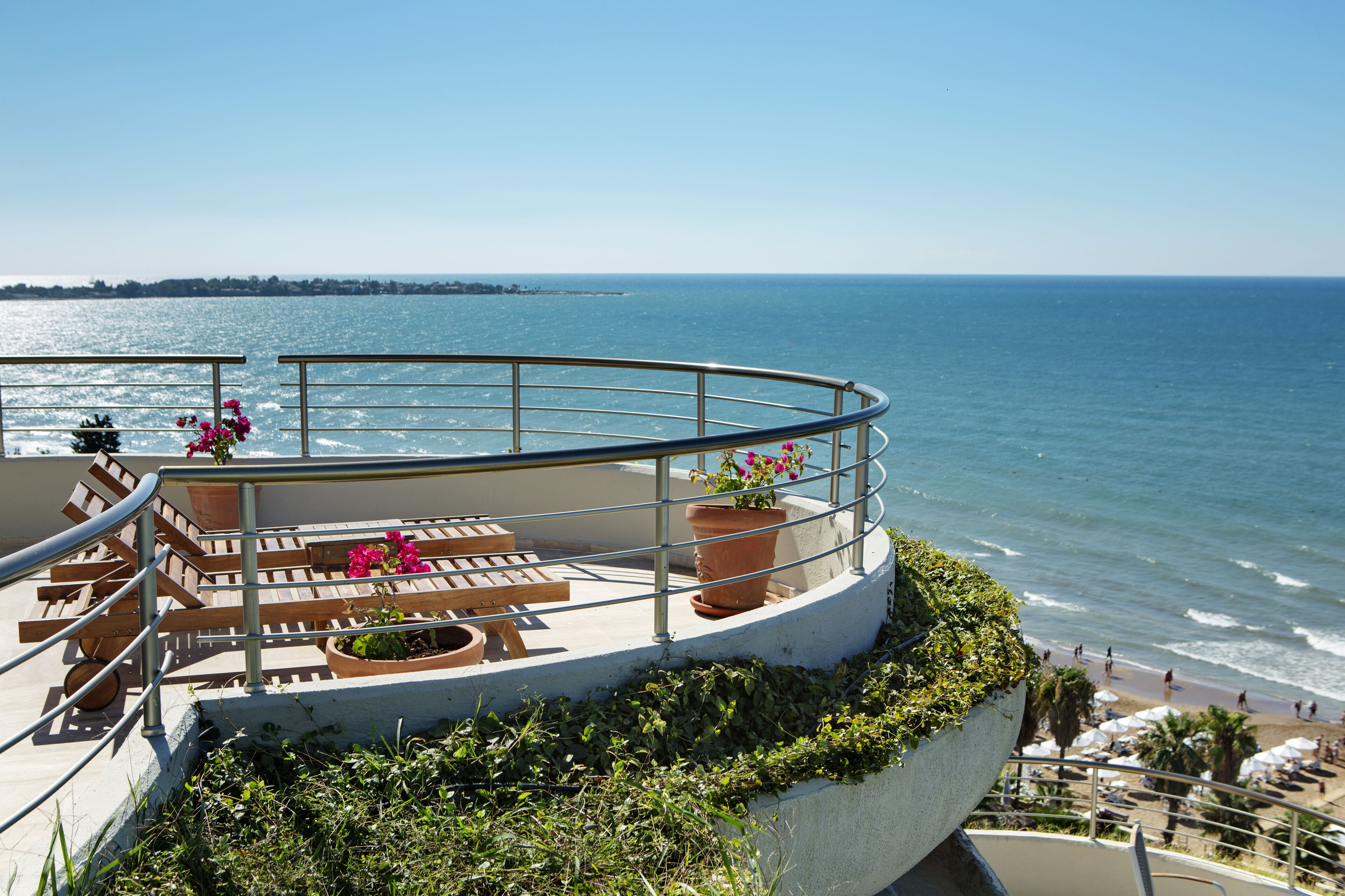 Sunrise Queen Luxury Hotel