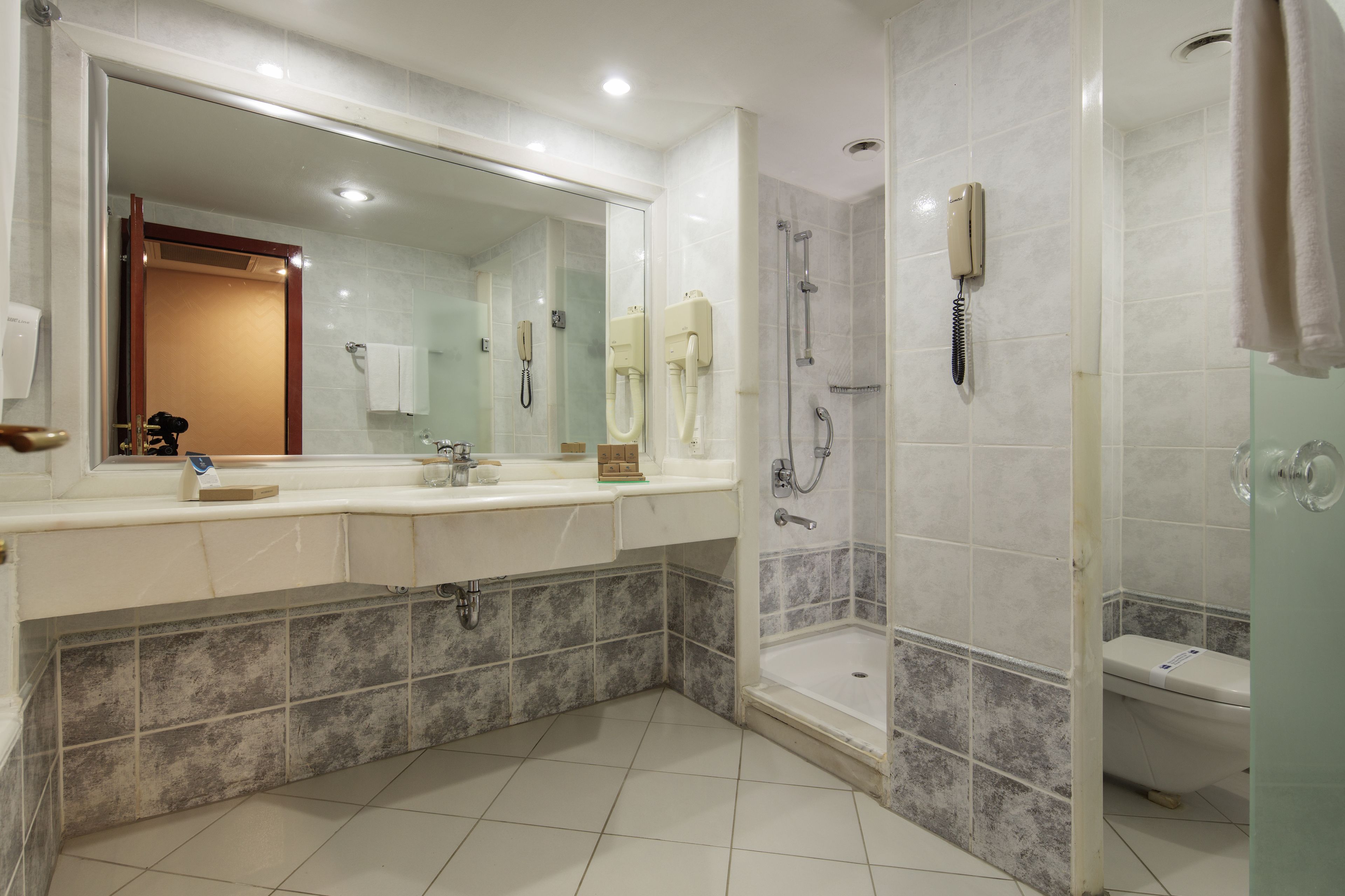 Sunrise Queen Luxury Hotel