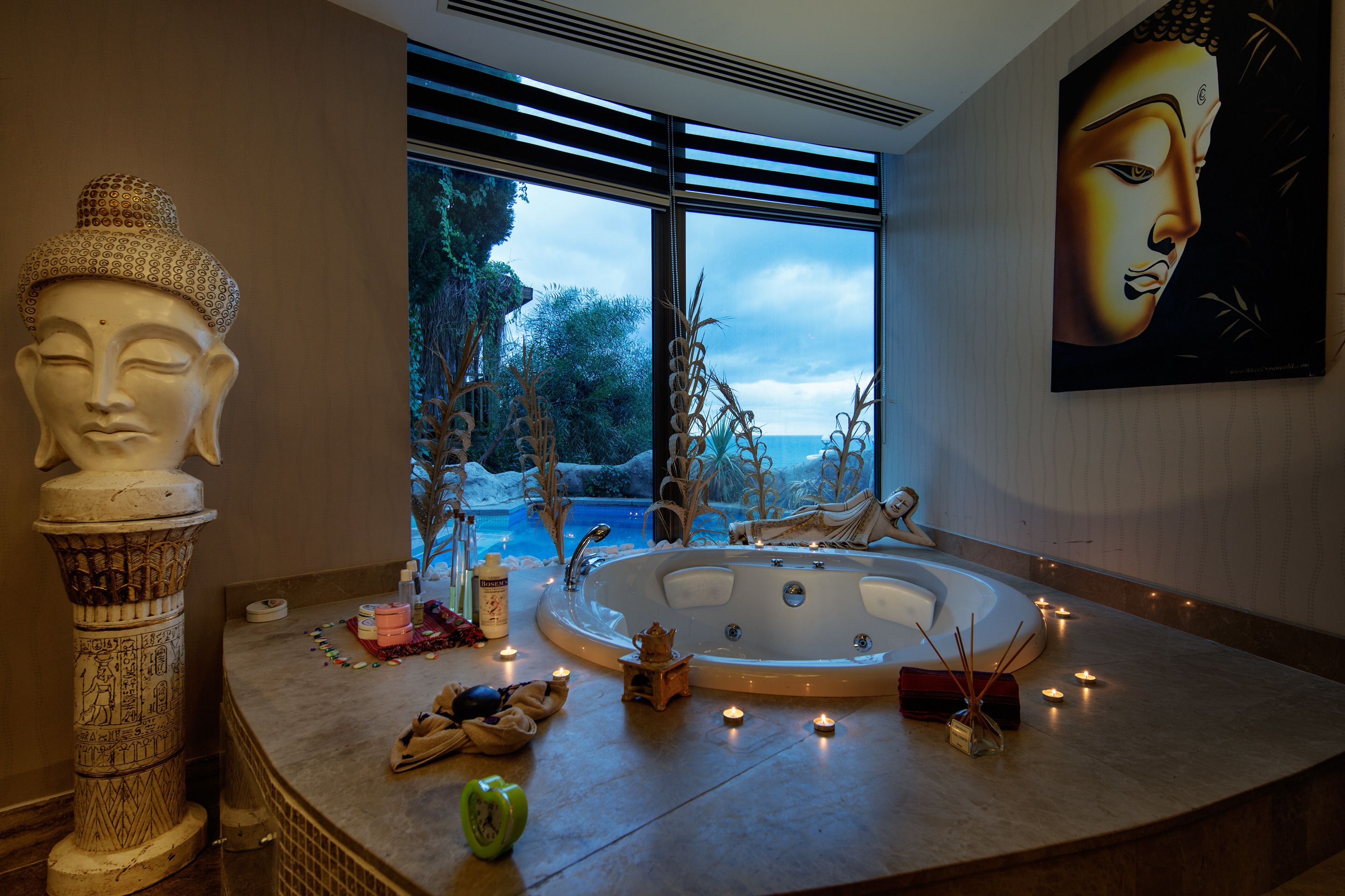 Sunrise Queen Luxury Hotel