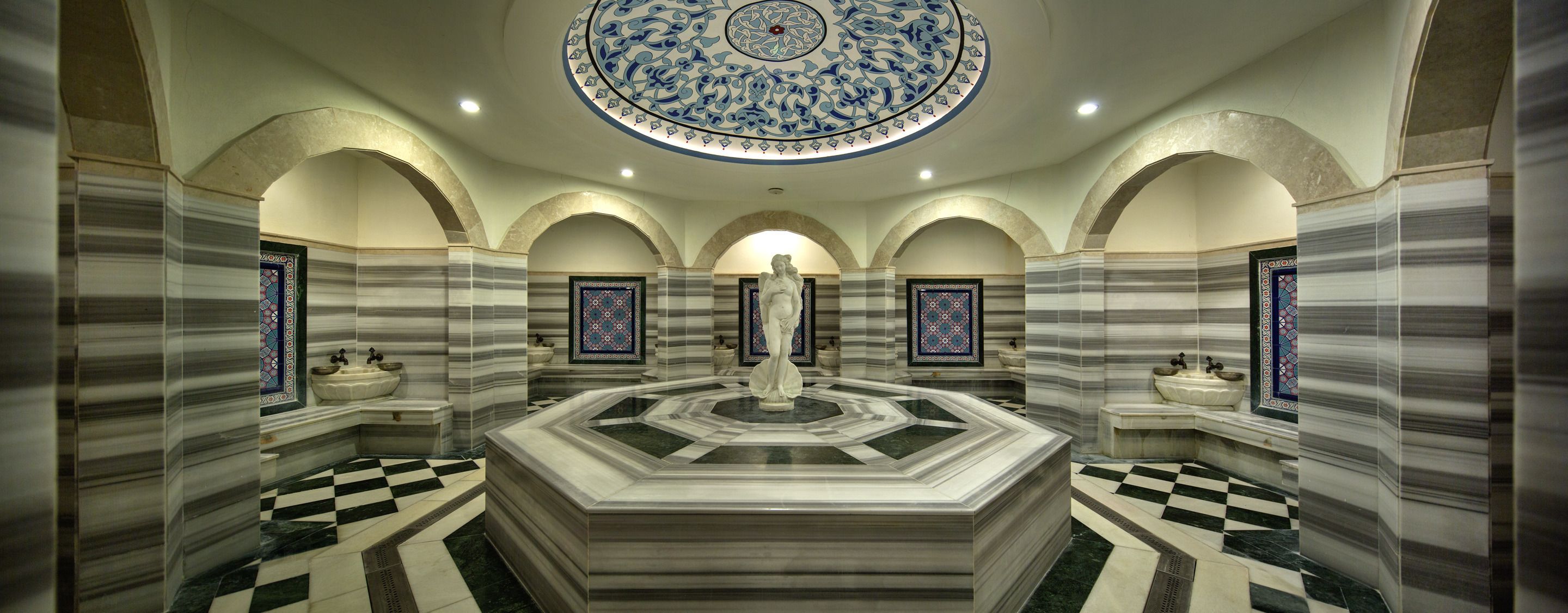 Sunrise Queen Luxury Hotel