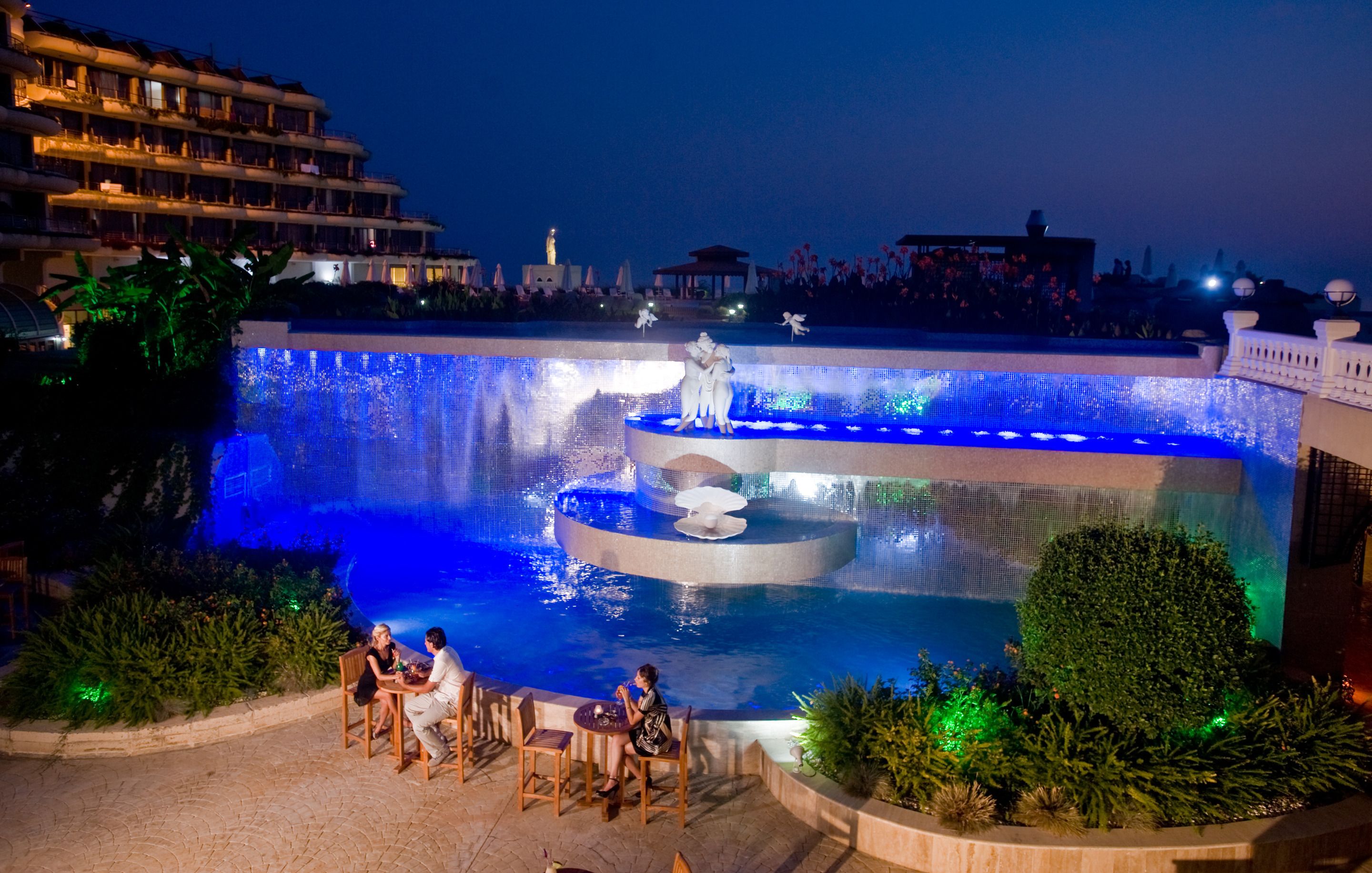 Sunrise Queen Luxury Hotel