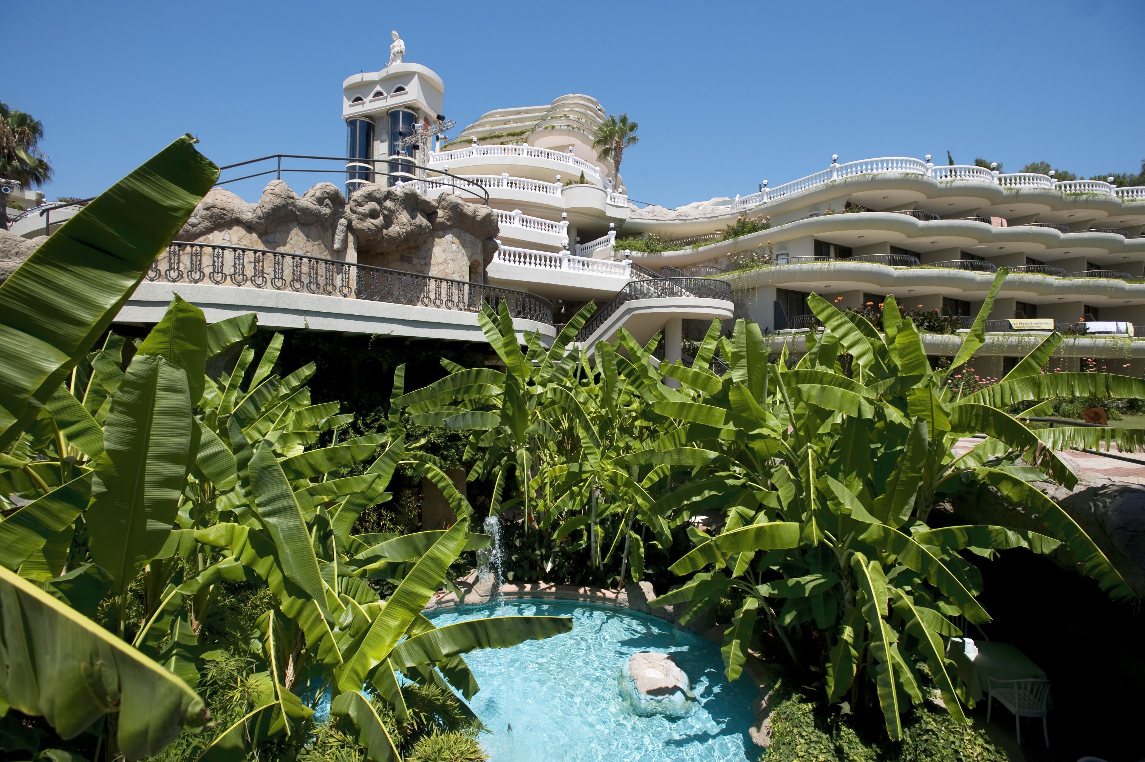 Sunrise Queen Luxury Hotel