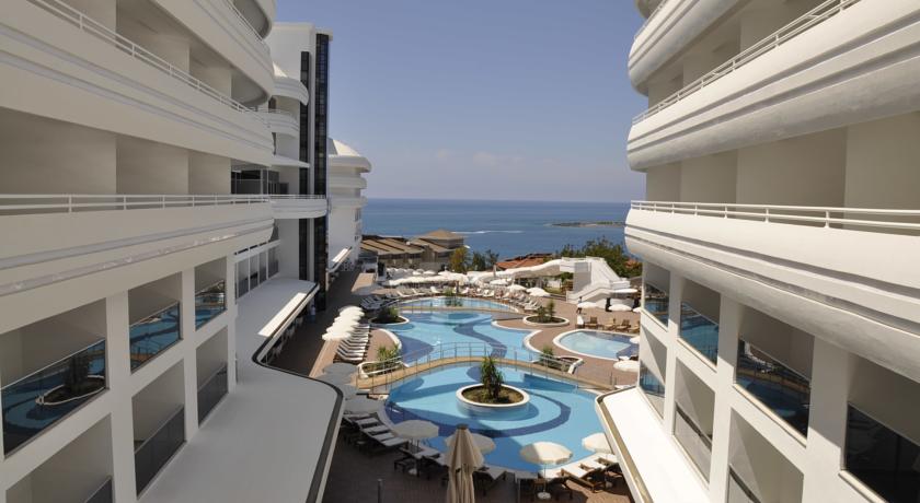Laguna Beach Alya Resort & Spa
