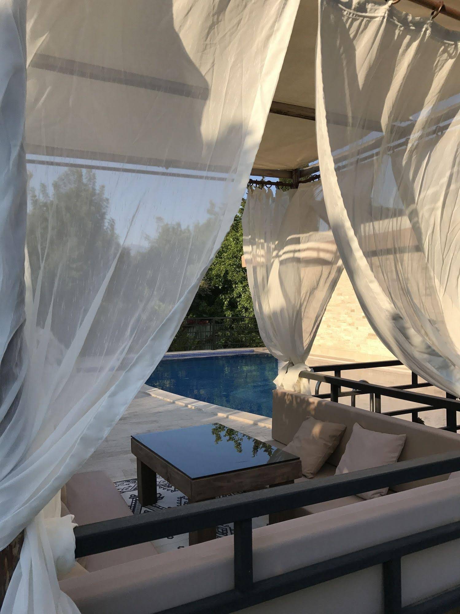 Dardanos Hotel