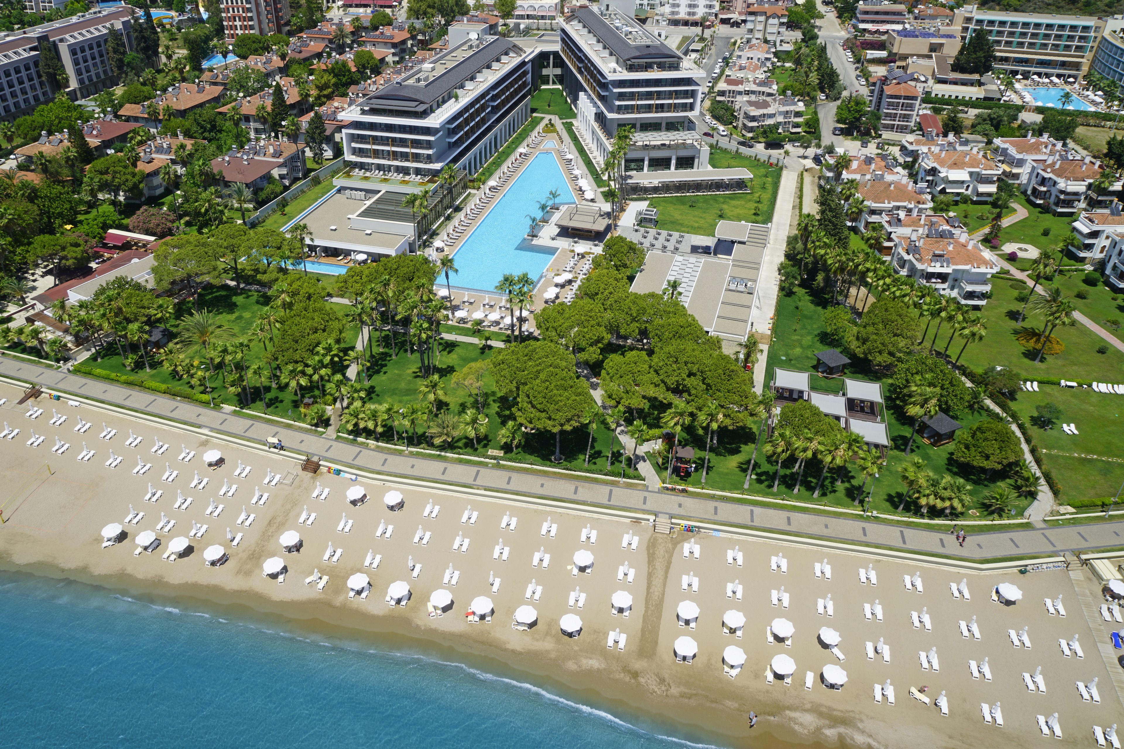 Acanthus Cennet Barut Collection