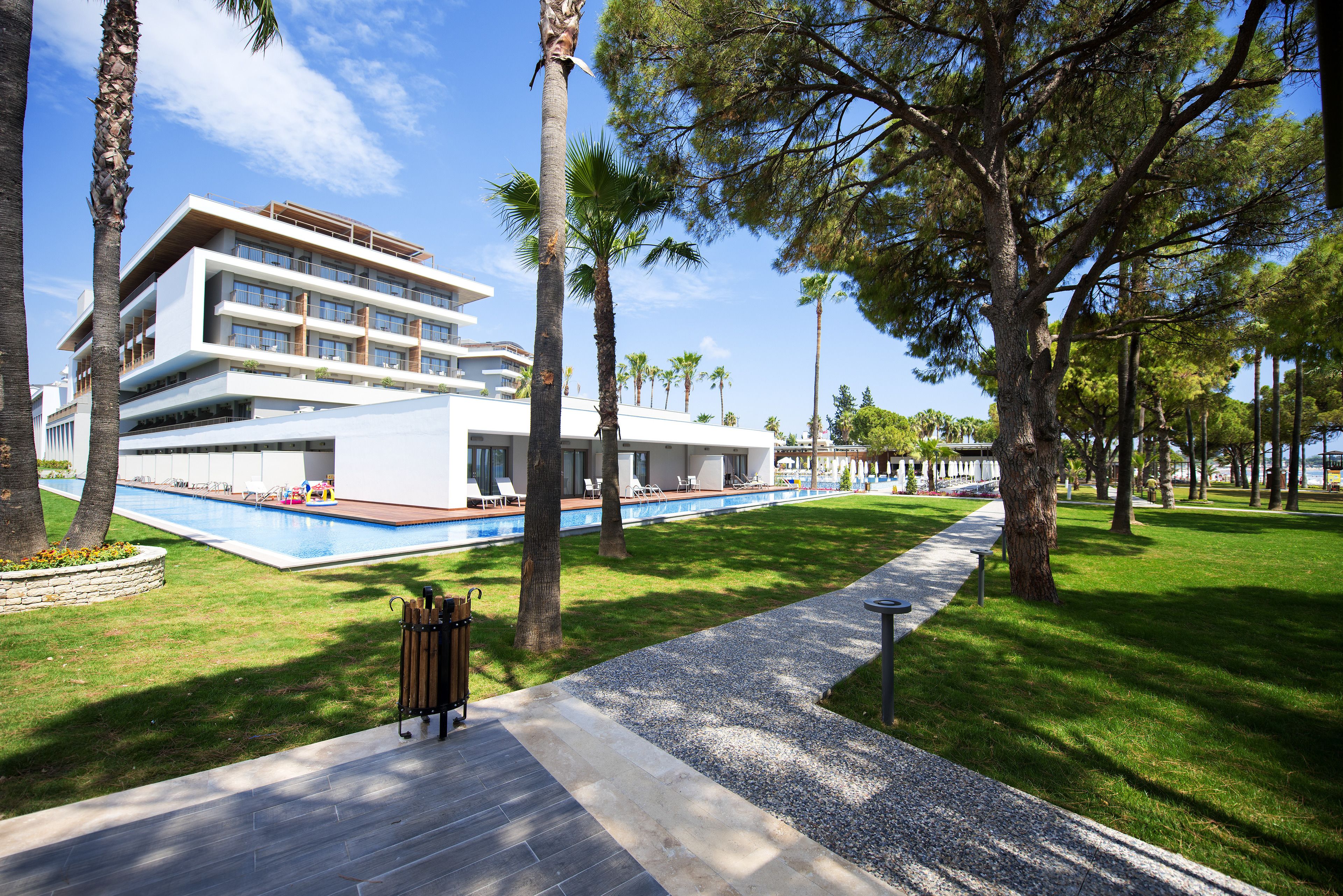 Acanthus Cennet Barut Collection