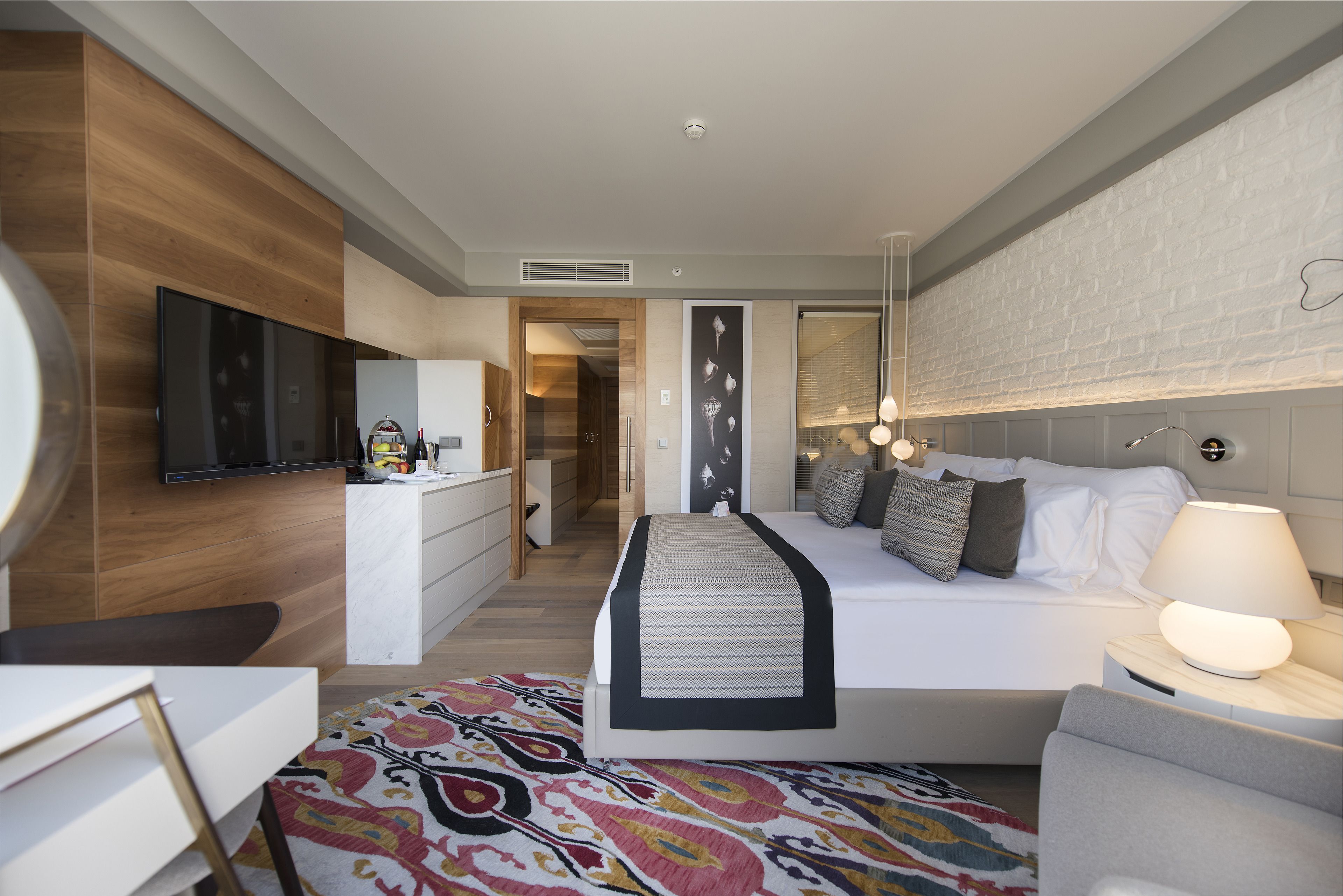 Acanthus Cennet Barut Collection