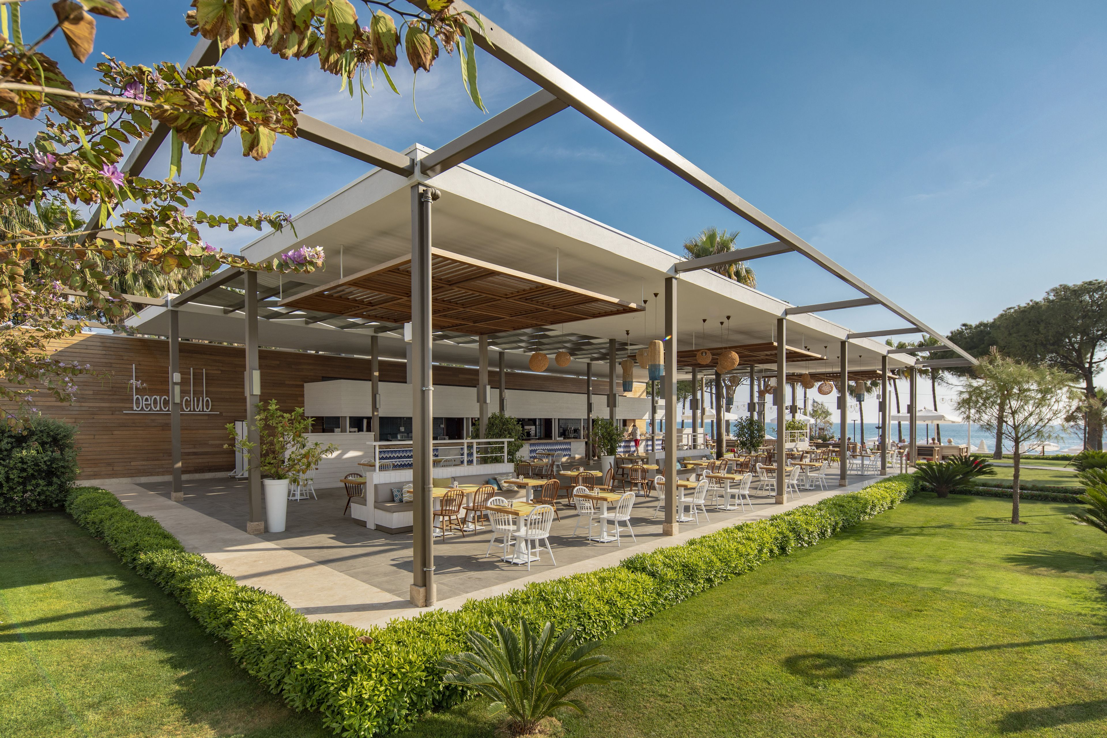Acanthus Cennet Barut Collection