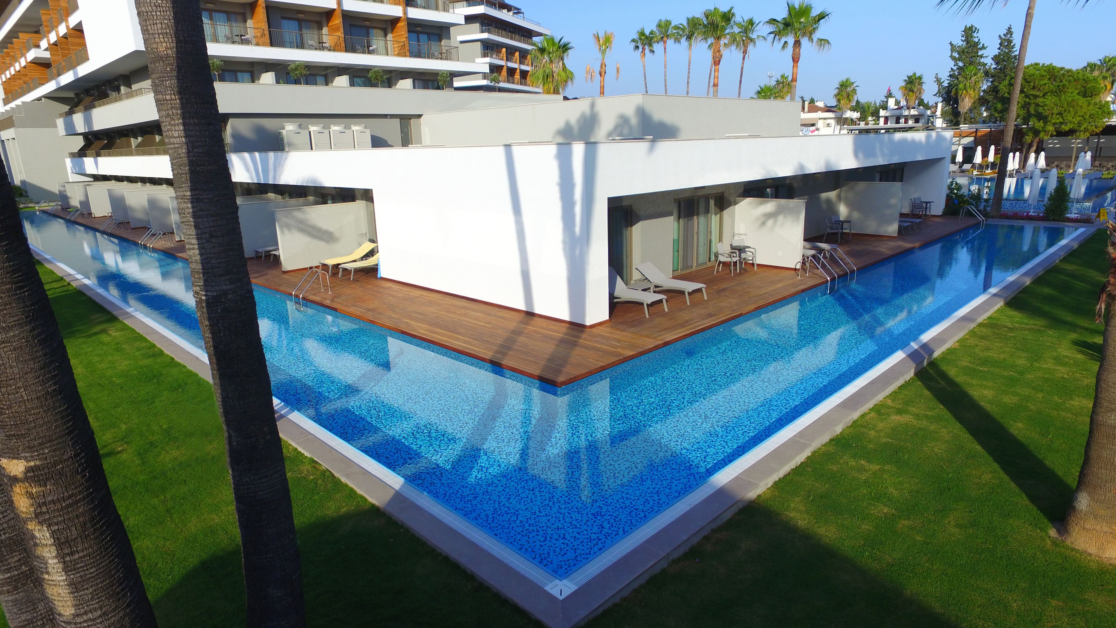 Acanthus Cennet Barut Collection