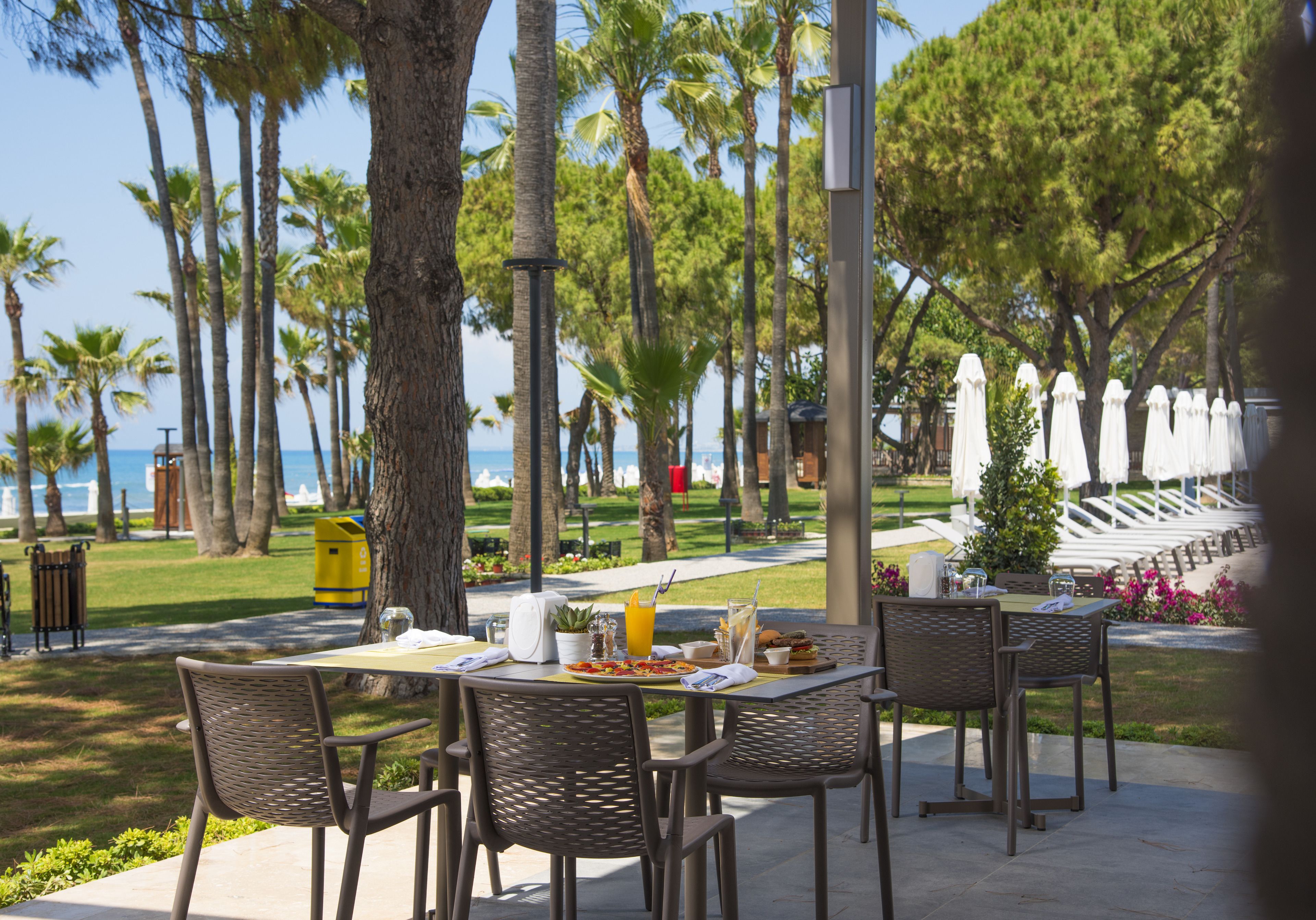 Acanthus Cennet Barut Collection