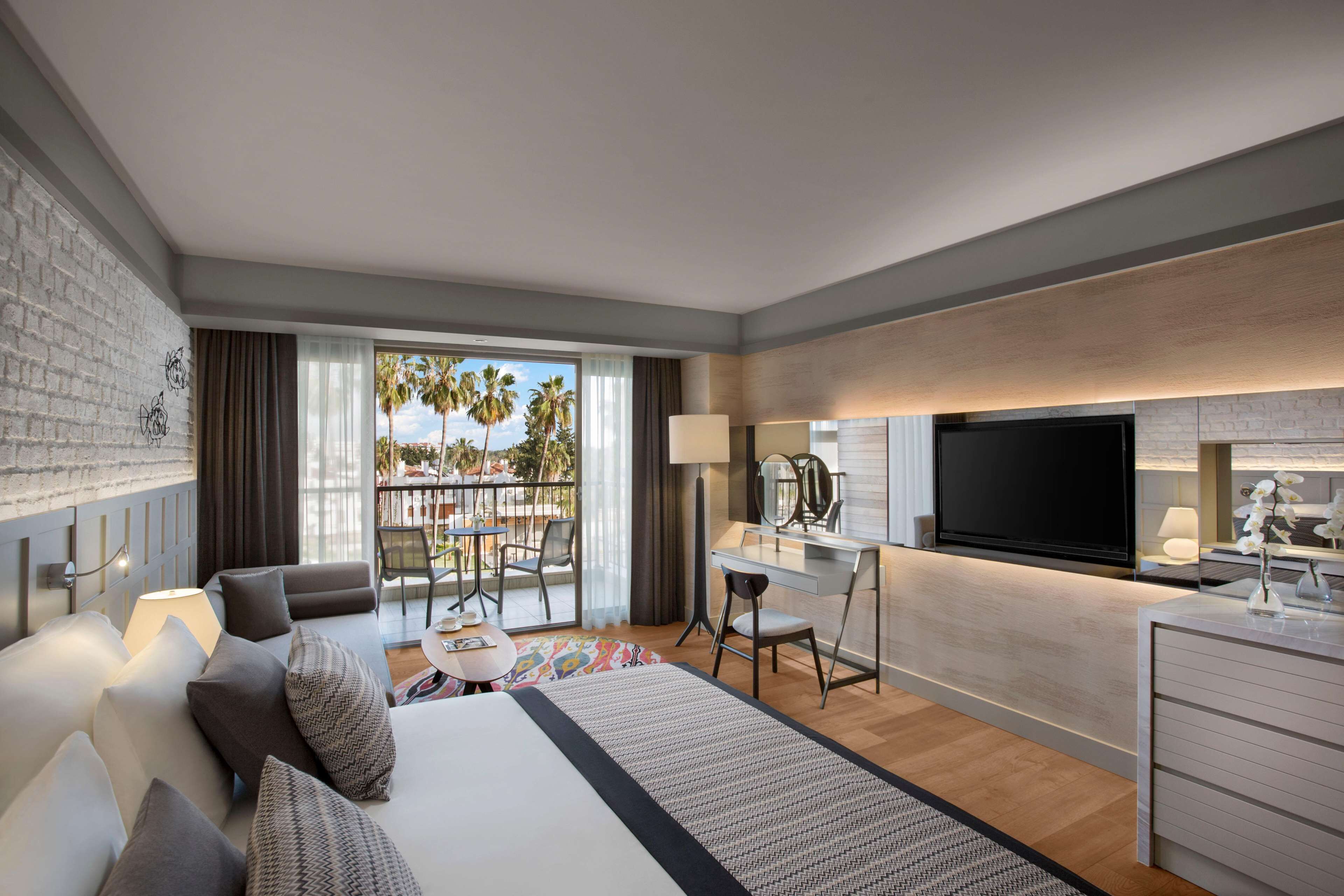 Acanthus Cennet Barut Collection