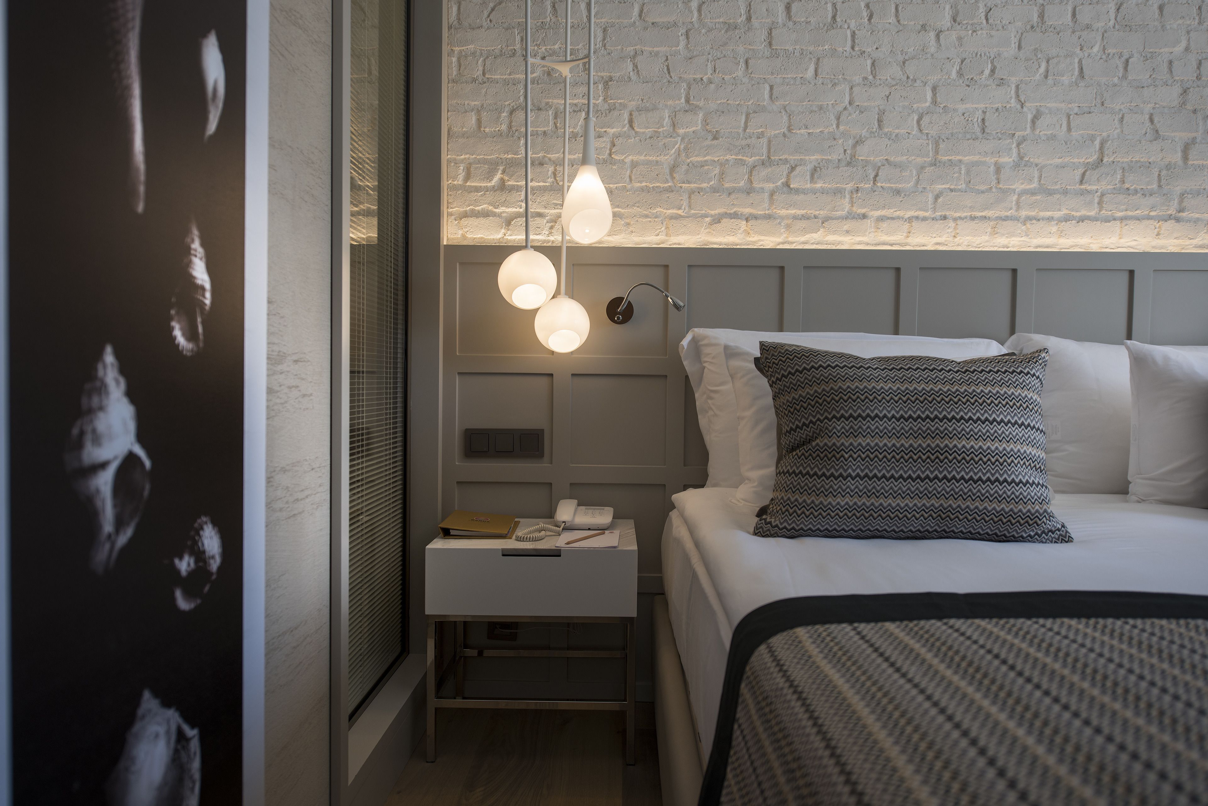 Acanthus Cennet Barut Collection